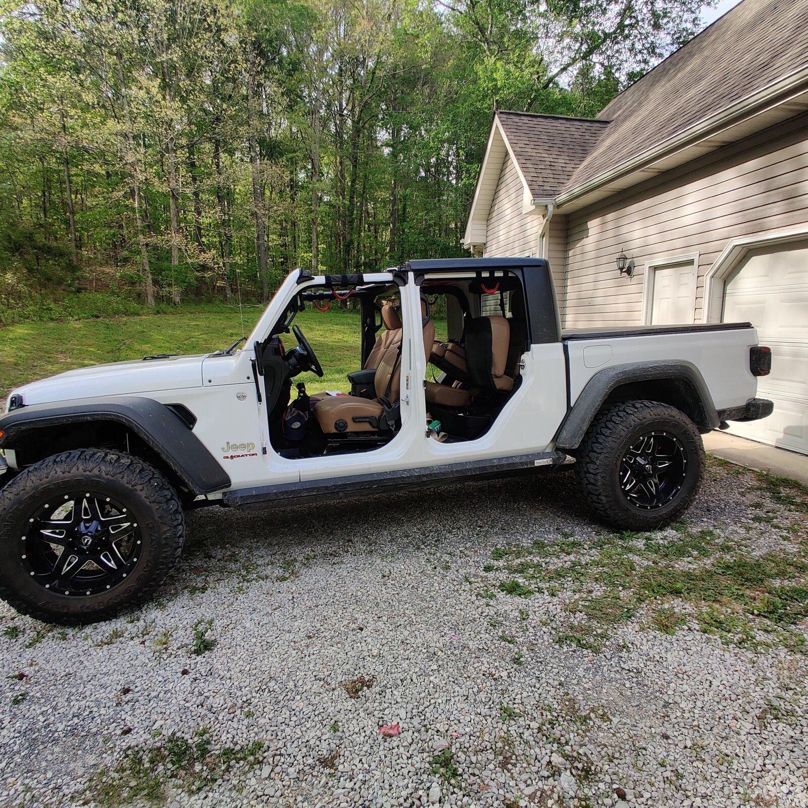 Jeep Gladiator Amp Power Step XL's IMG_20210430_174645