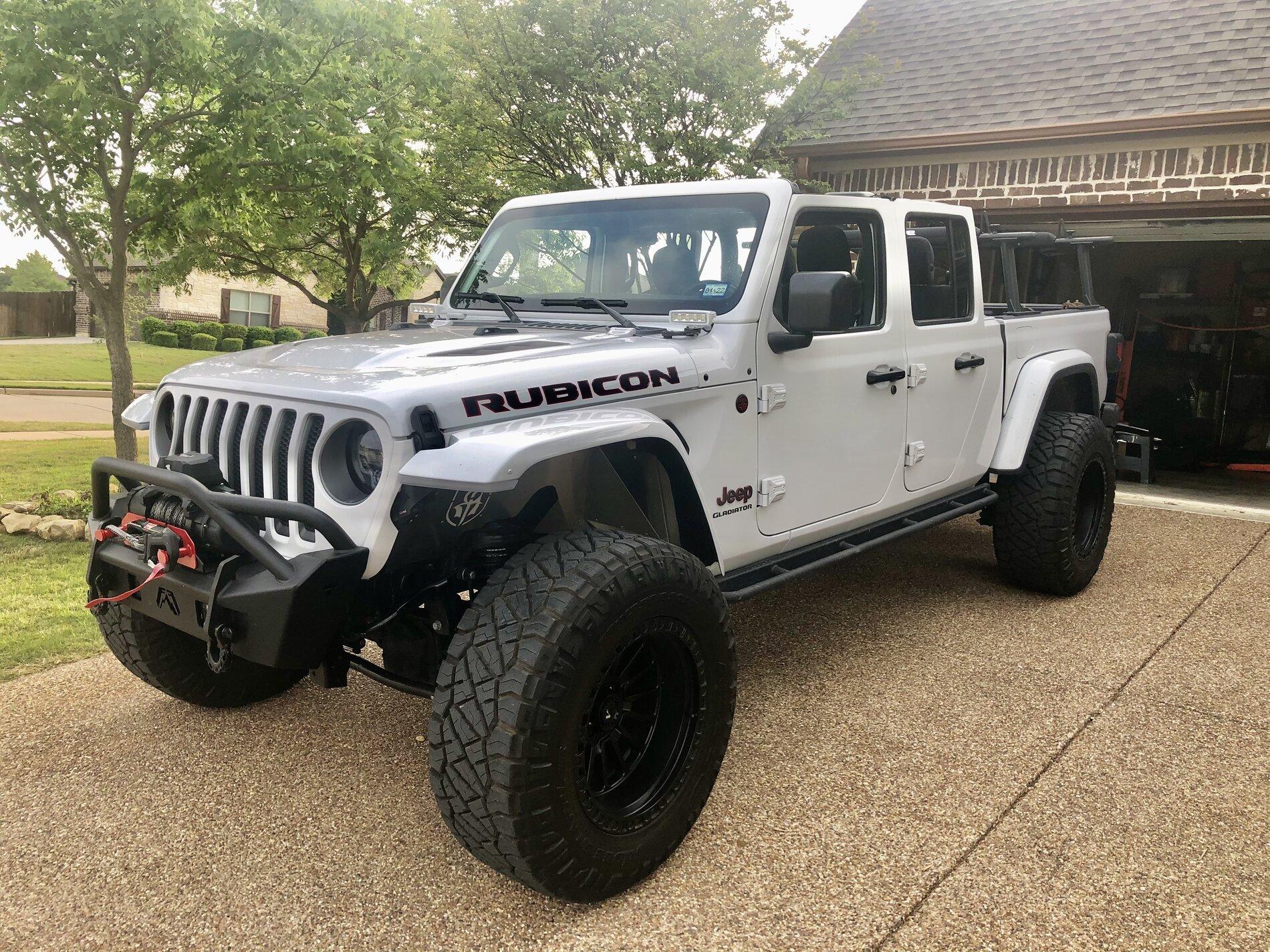 Jeep Gladiator Gladiator Glamour Shots 72F1459E-5656-47C2-BAE3-93B4D83DCE34