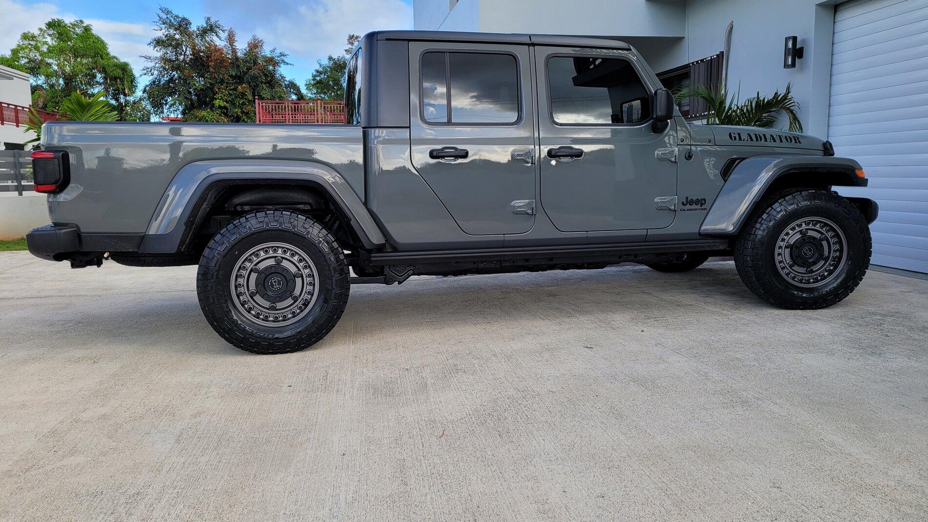 Jeep Gladiator Pictures of 33s and 35s 20210505_165320