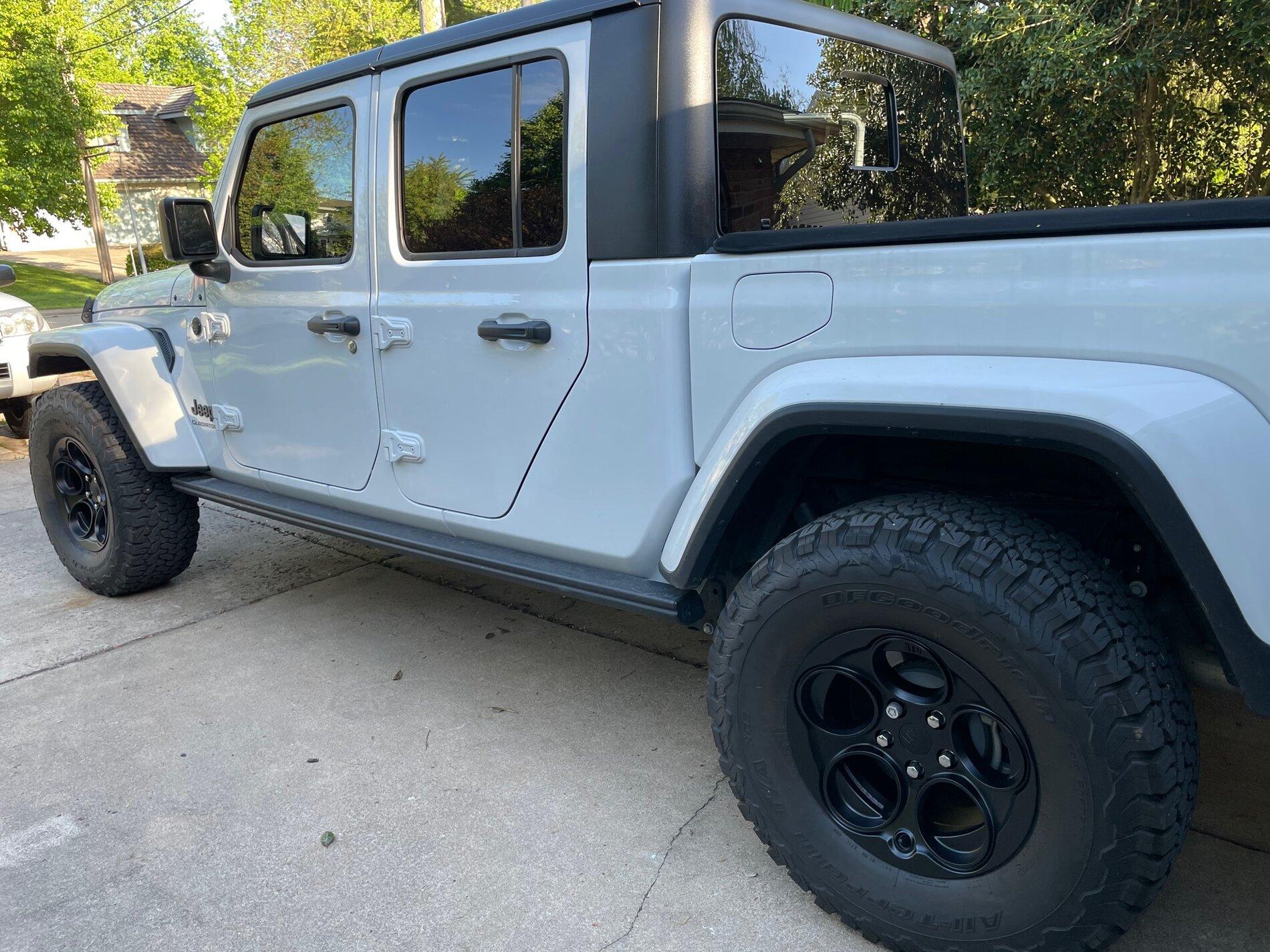Jeep Gladiator Trade Hardtops - My Black one for your White Hardtop IMG_1012