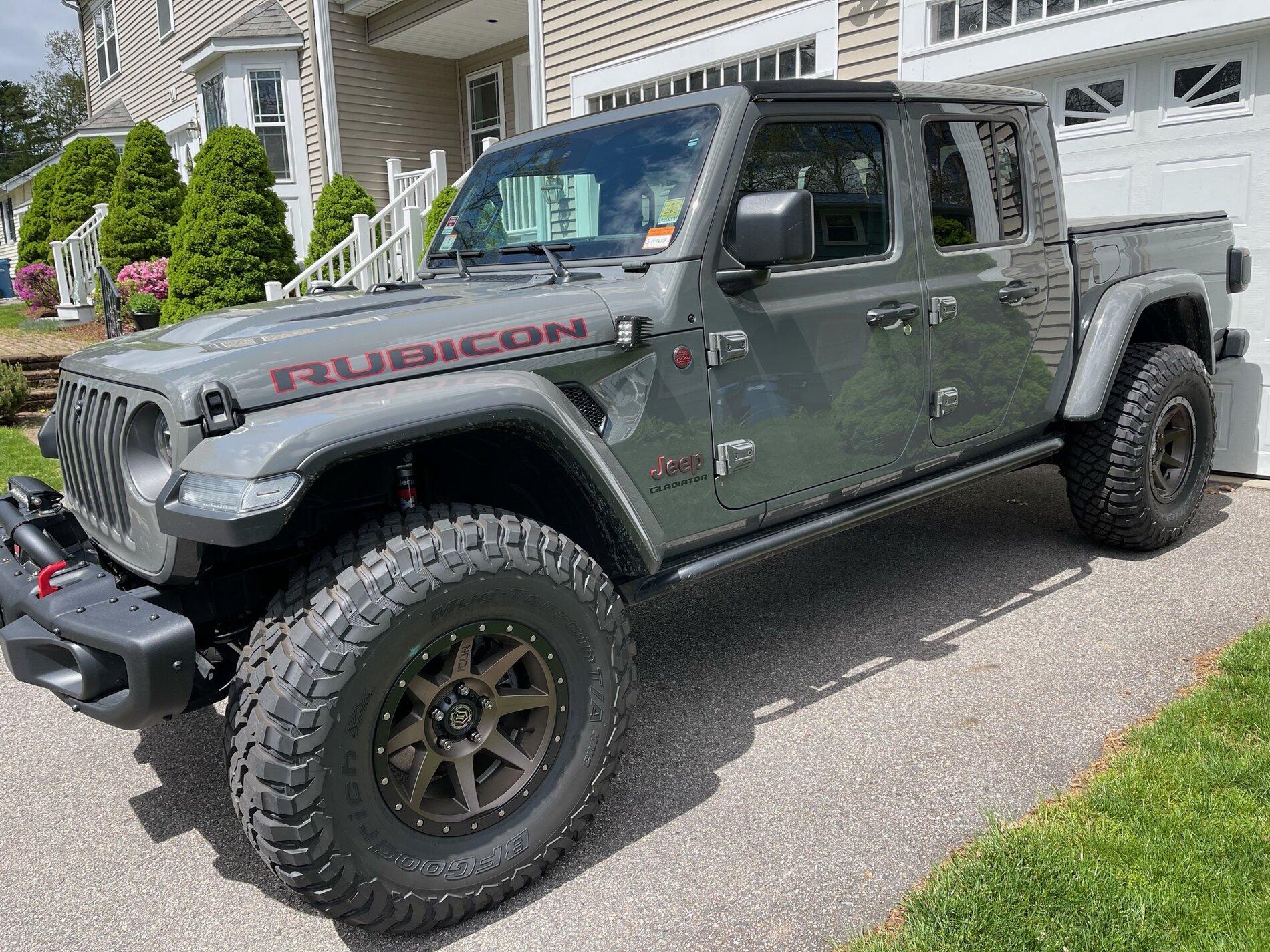 Jeep Gladiator Sting Gray with Bronze Wheels FCEB2478-FBB9-4BCC-87C7-4B025F8033E2
