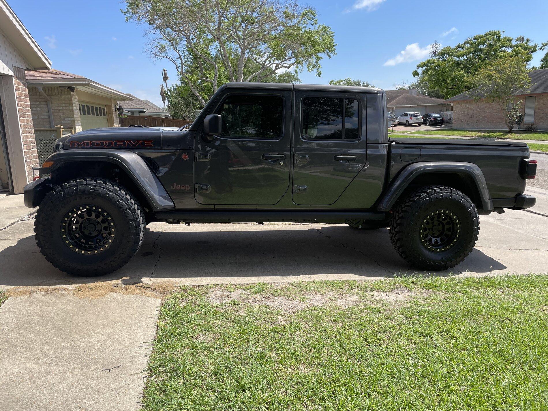 Jeep Gladiator Stock Mojave w/ 37s Thread 0F6CF2E2-98E4-4A04-8717-517C543332A0