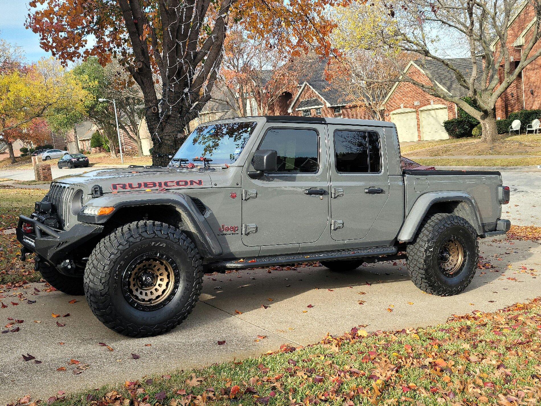Jeep Gladiator Sting Gray with Bronze Wheels 20201218_201718