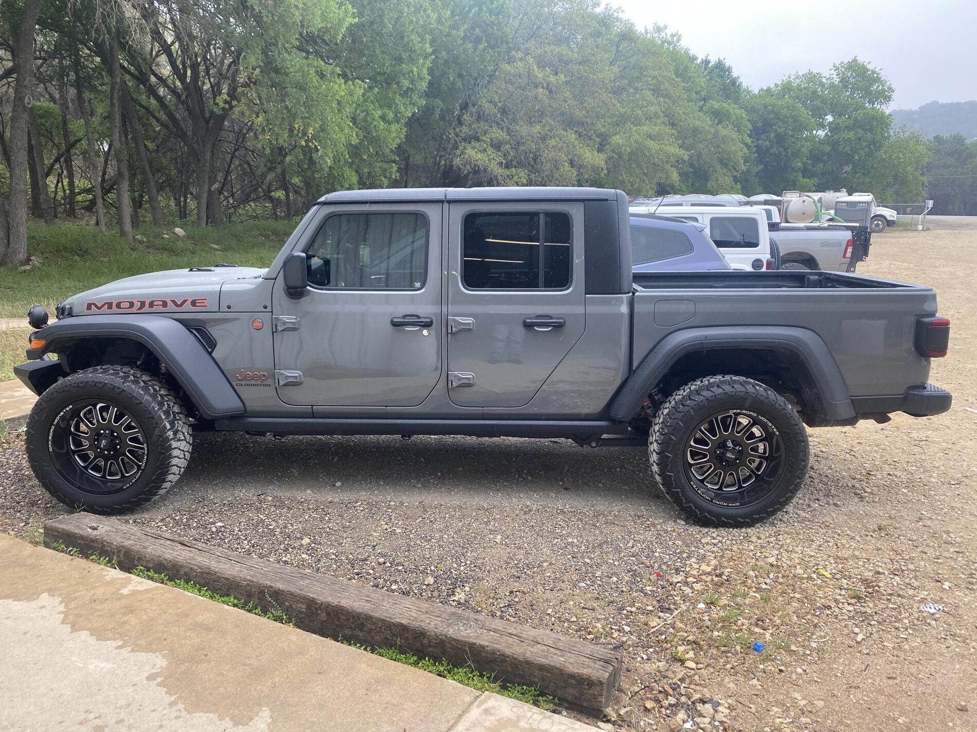 Jeep Gladiator 2021 Mojave BE4FE680-289B-47BC-8EEF-4EB092484CB4