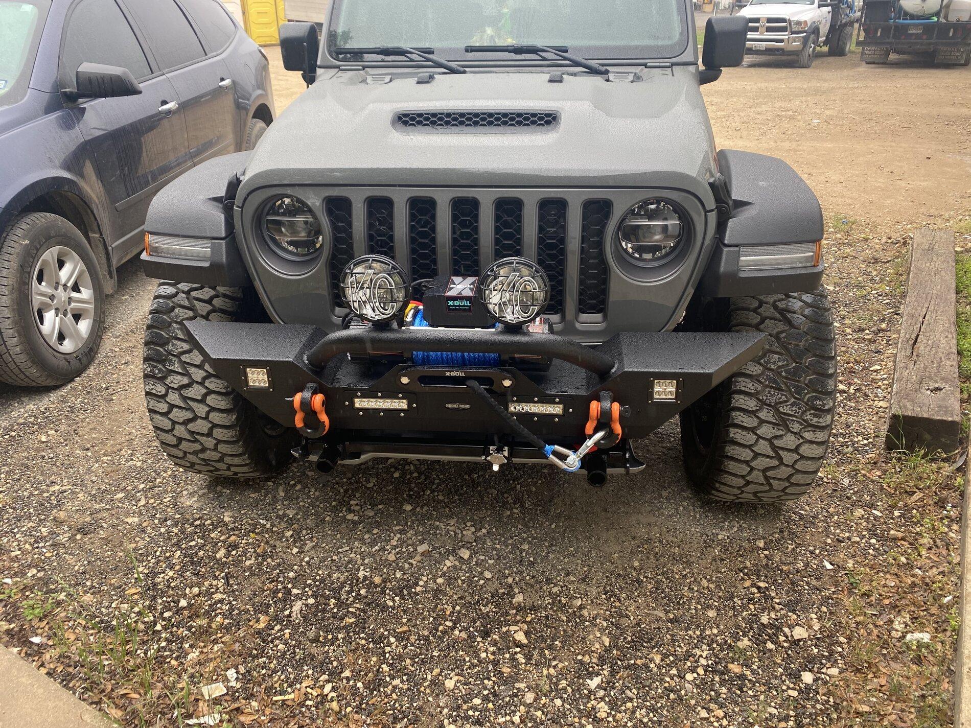 Jeep Gladiator 2021 Mojave 3DBD72C8-7994-4909-85E1-9B15178594AF