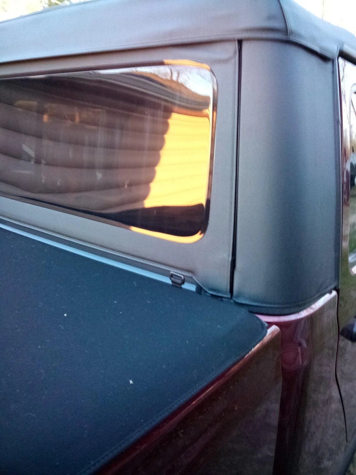 Jeep Gladiator Pictures of soft top & factory roll up tonneau cover? IMG_20210507_203205