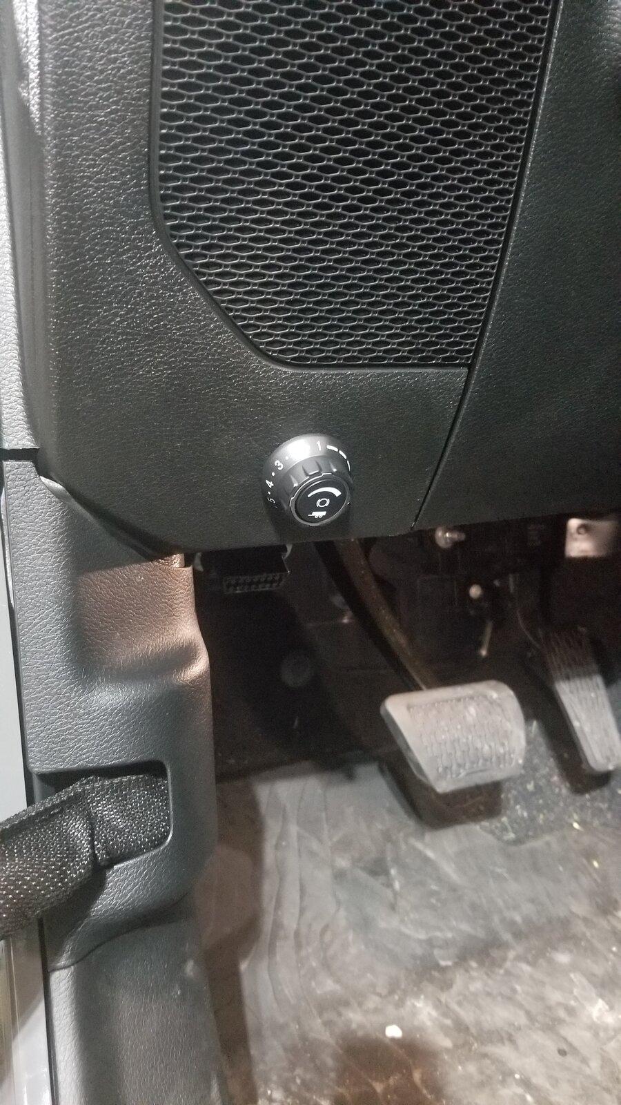 Jeep Gladiator MOPAR trailer brake controller 20210507_213921