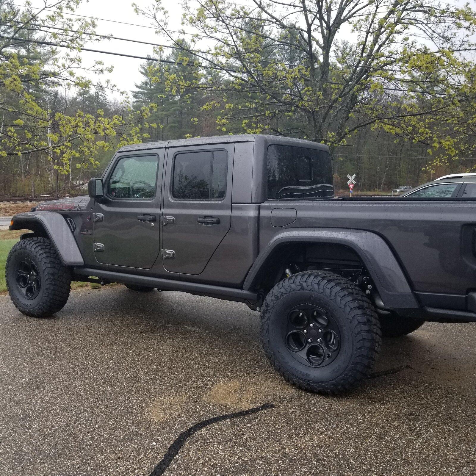 Jeep Gladiator AEV Gladiator Rubicon at the local dealership 20210505_105400