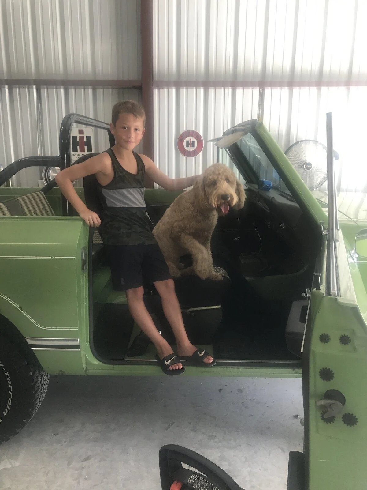 Jeep Gladiator Show me your furry Co-Pilots. E6B975CB-D662-426A-8351-F32FA2AD7B75