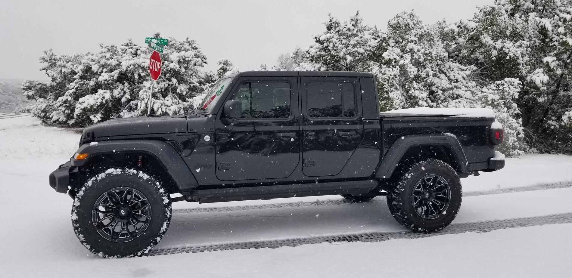 Jeep Gladiator Max Tow Fender Flares/Lights/Liners - **Price Drop - $150** 1 Snow Day 1 (2)