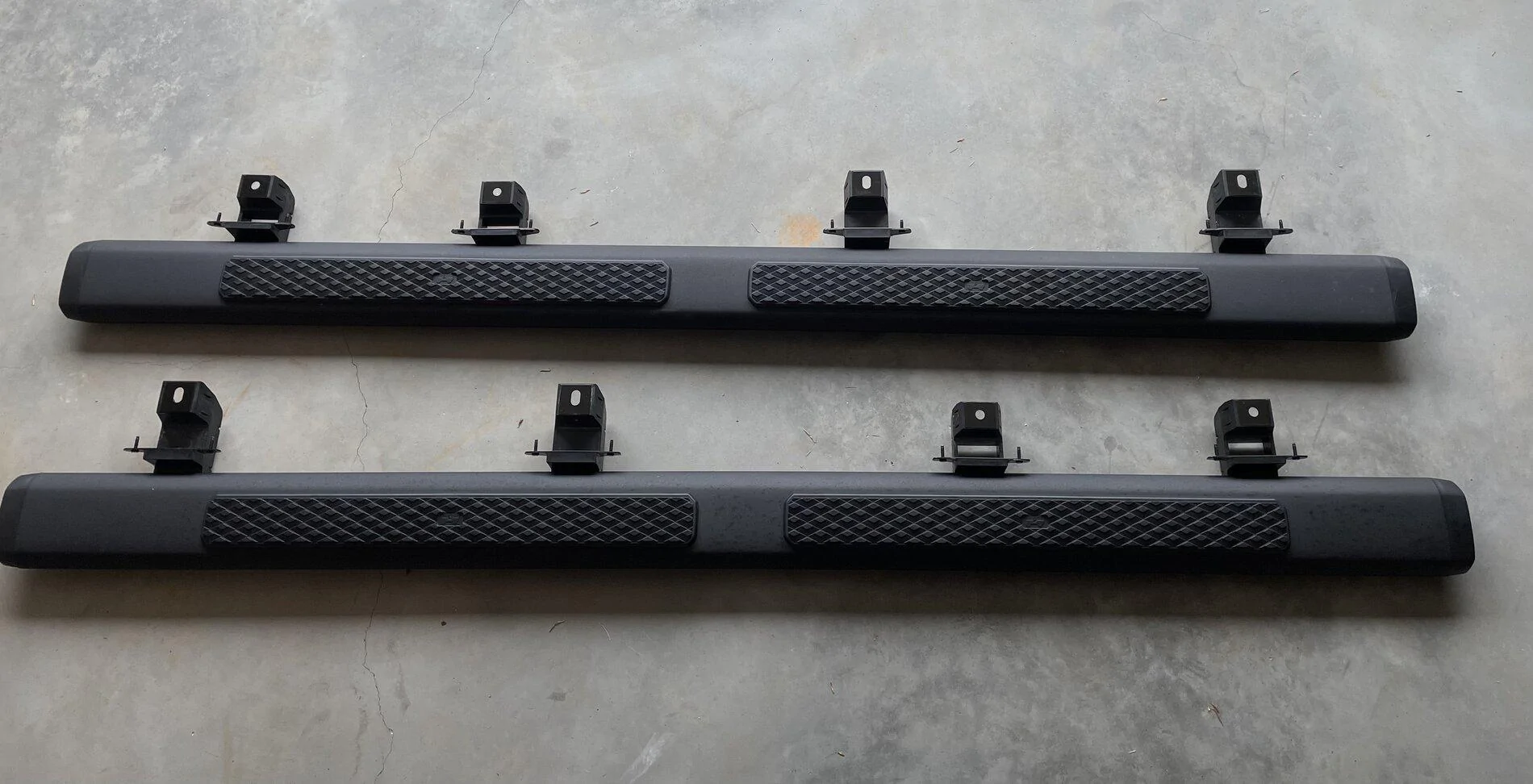 Jeep Gladiator Mopar 82215609 Tubular Side Steps for 20-21 Jeep Gladiator JT F7F027FA-F3A6-4151-99B3-CF915F70365C