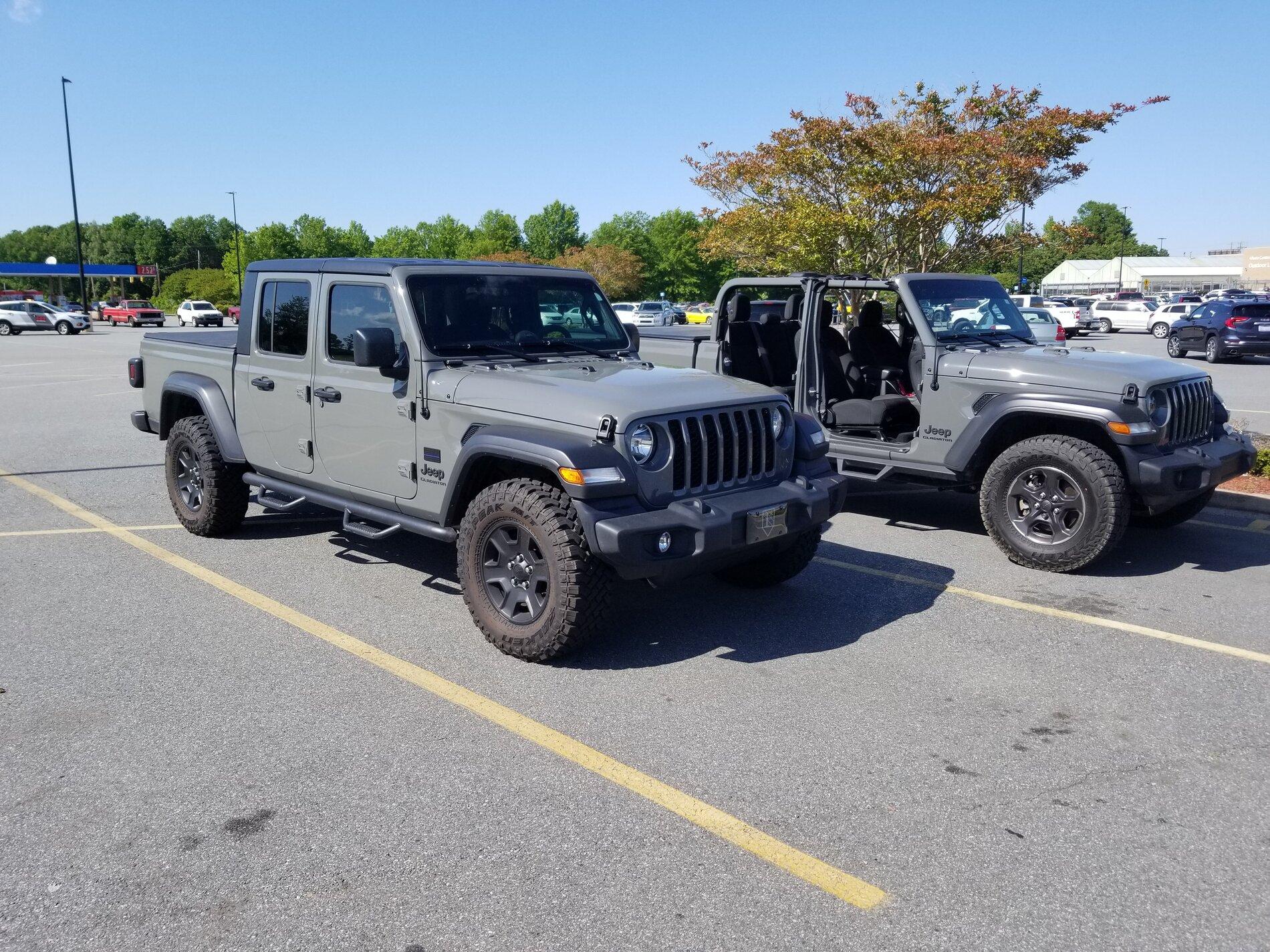 Jeep Gladiator Jeeps Parking Next To Jeeps 20210508_163406