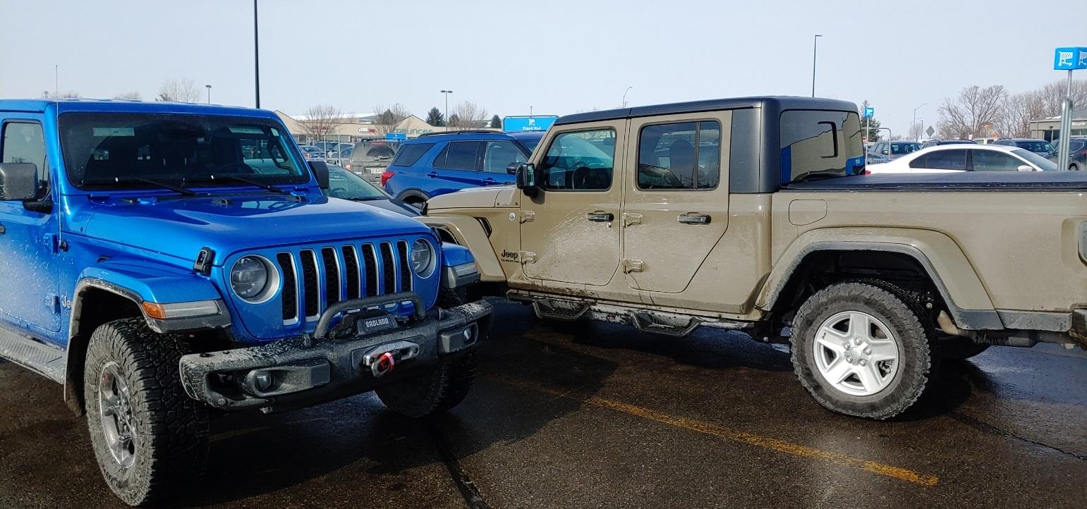 Jeep Gladiator Jeeps Parking Next To Jeeps 20210218_105345_HDR