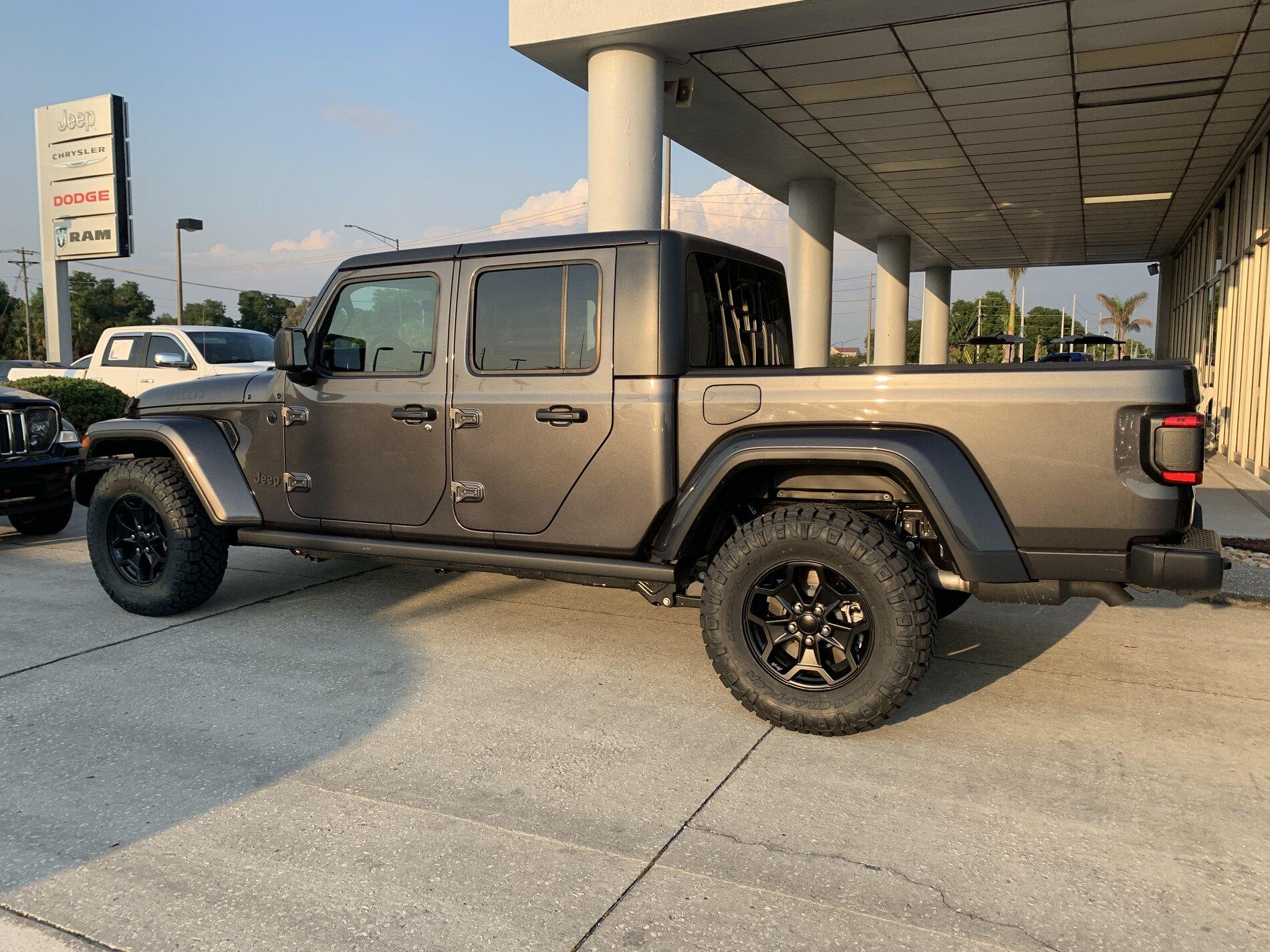 Jeep Gladiator WILLYS Edition Gladiator JT Club 230679E5-F68A-4D41-ADCF-A61A9F9A7C79