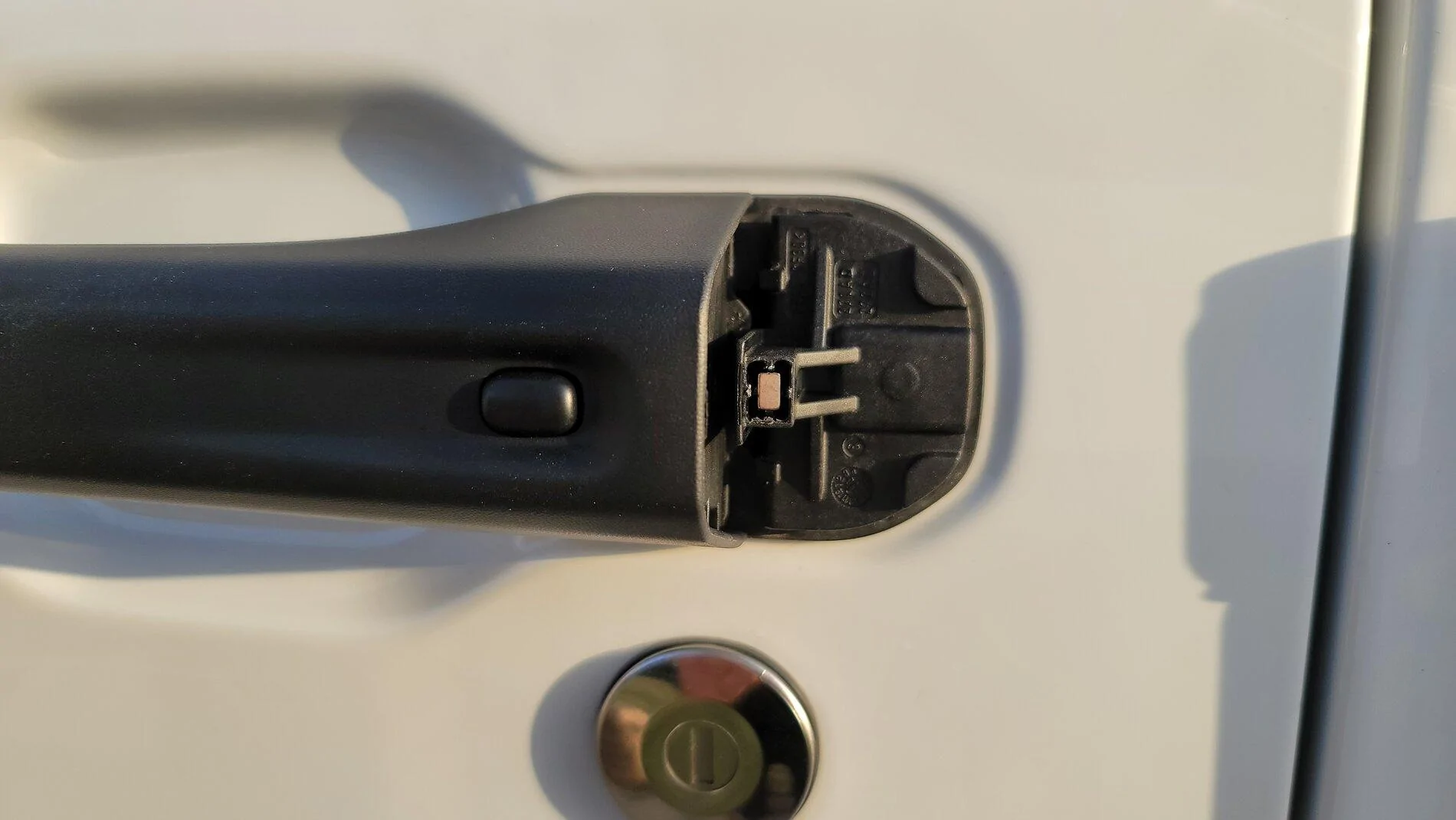 Jeep Gladiator Proximity door locks retrofit on Wrangler/Gladiator, someone figured it out (DIY writeup) 20210508_185243