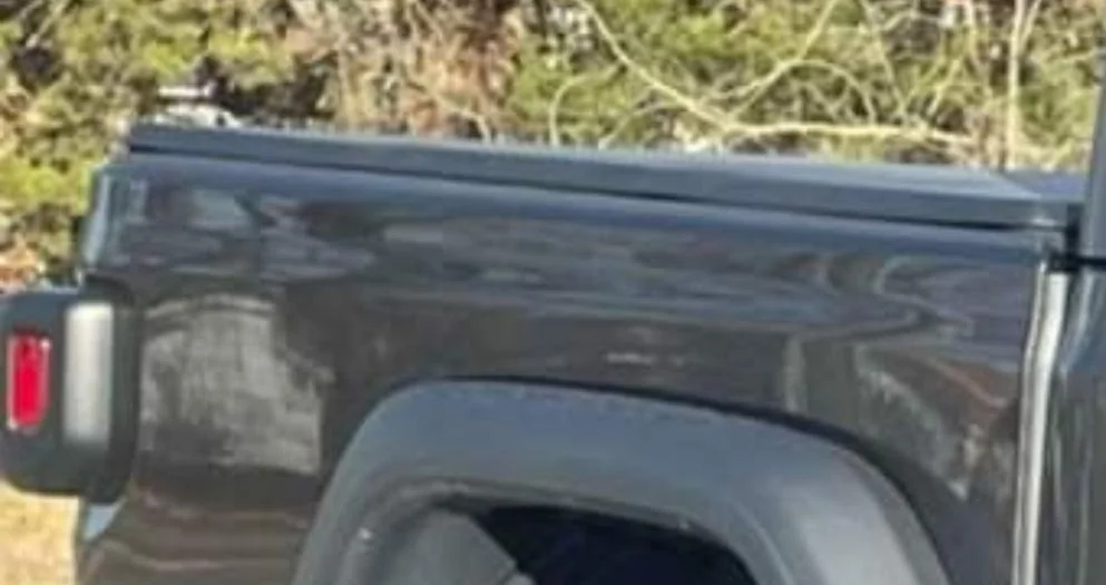 Jeep Gladiator Tonneau Cover- Tyger Auto T3 Soft Tri-Fold Screenshot_20210508-234342_Facebook