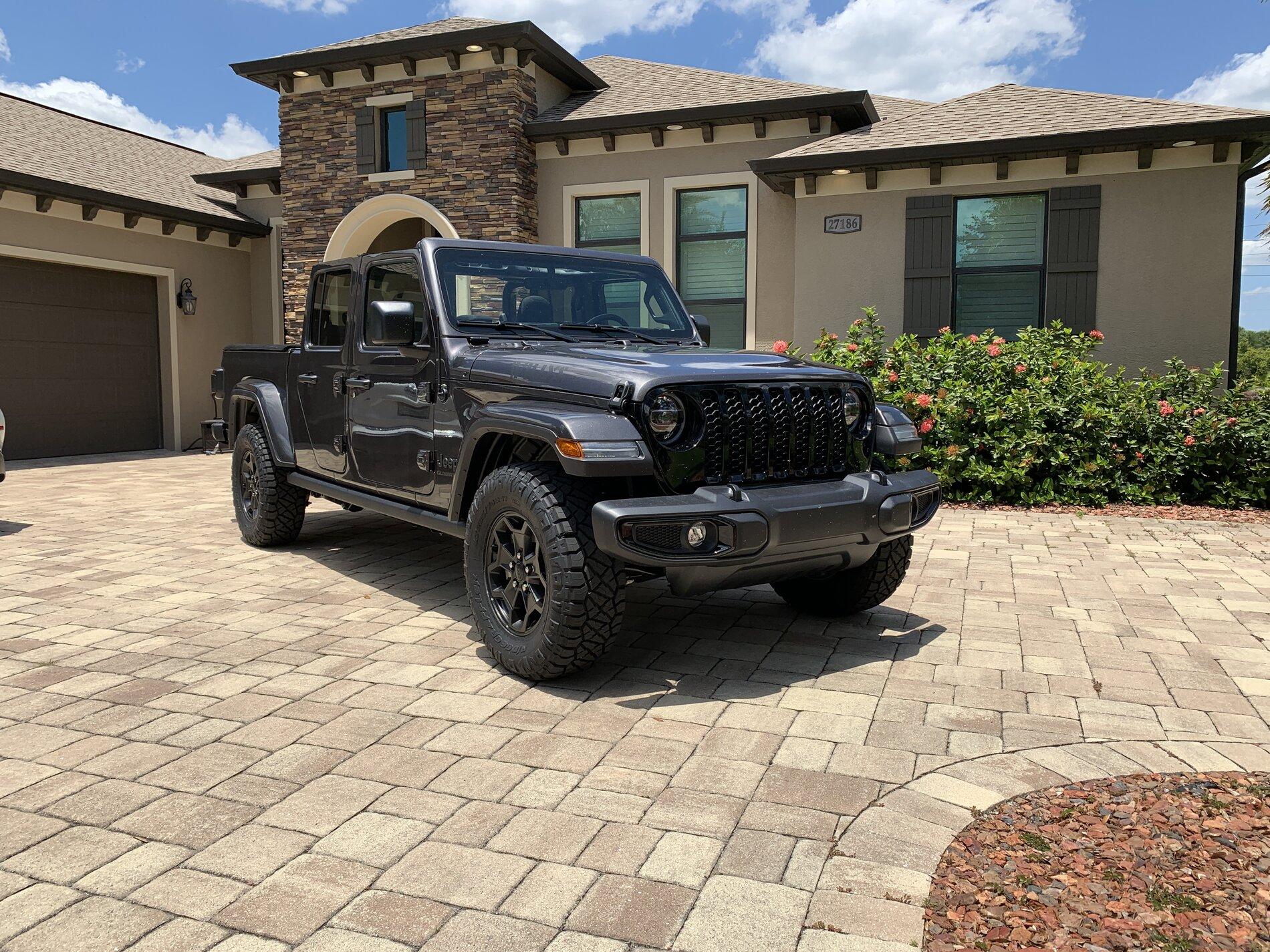 Jeep Gladiator Show me your sport and sport s with factory wheels and 33s. 69B3B1C7-2C1B-4DBB-B3C0-066AEFC3EF97