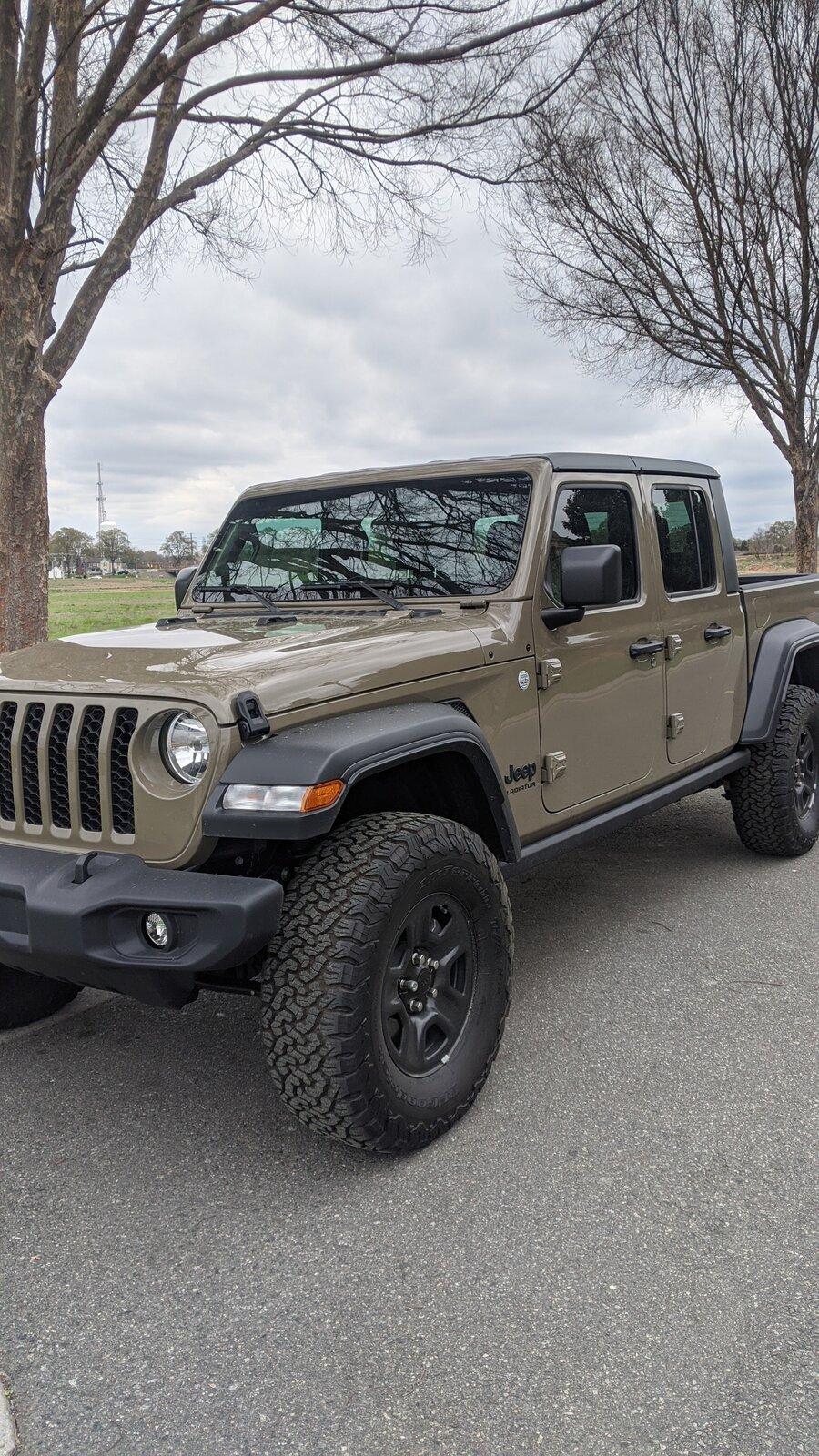 Jeep Gladiator 35/11.50-17 on stock sport S wheels w/2.5 inch lift MVIMG_20200322_105510