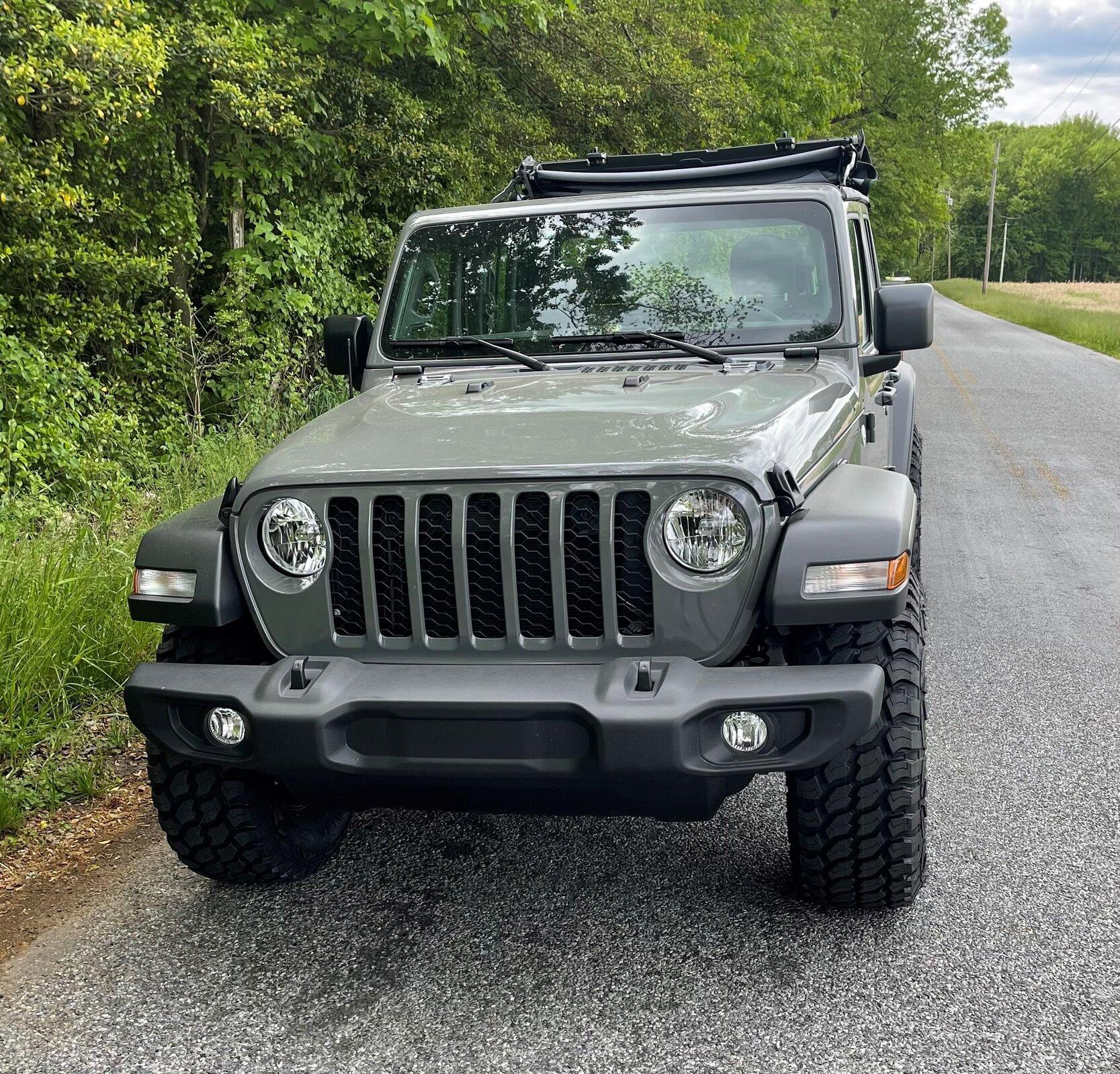 Jeep Gladiator Show me your sport and sport s with factory wheels and 33s. new shoes angle
