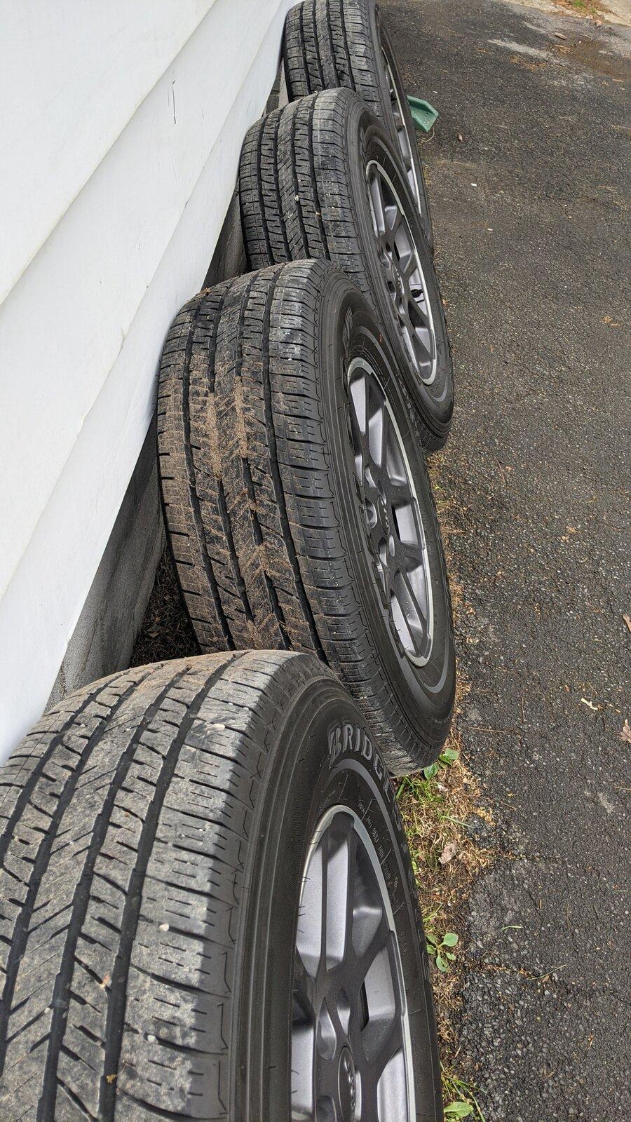 Jeep Gladiator Overland wheels/tires/tpms 15kmi PXL_20210510_160331520