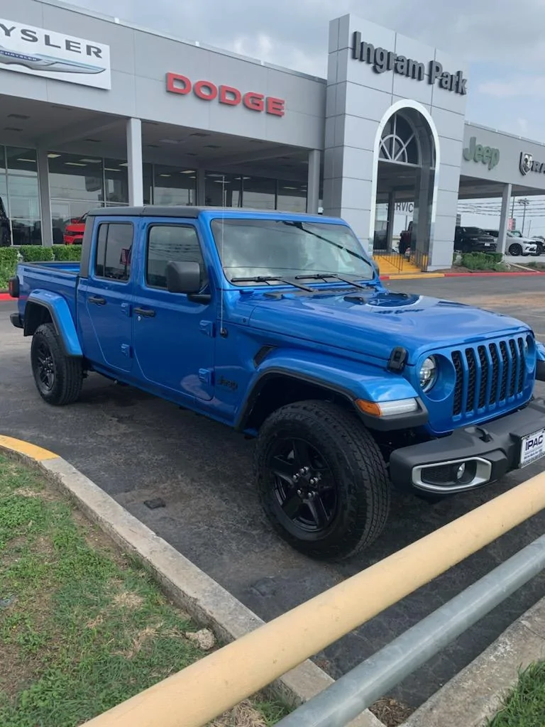 Jeep Gladiator HYDRO BLUE PEARL Gladiator JT Club vmacocss05_1237593202250-1-01