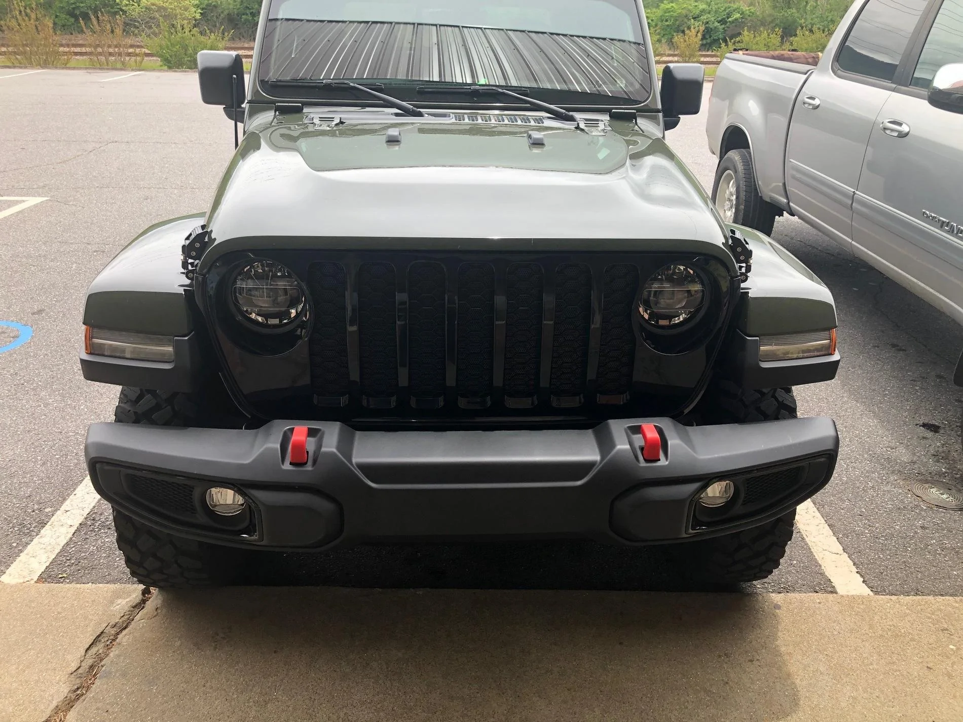 Jeep Gladiator Is my hood latch wonky or am I doing something wrong? eCmbZU4