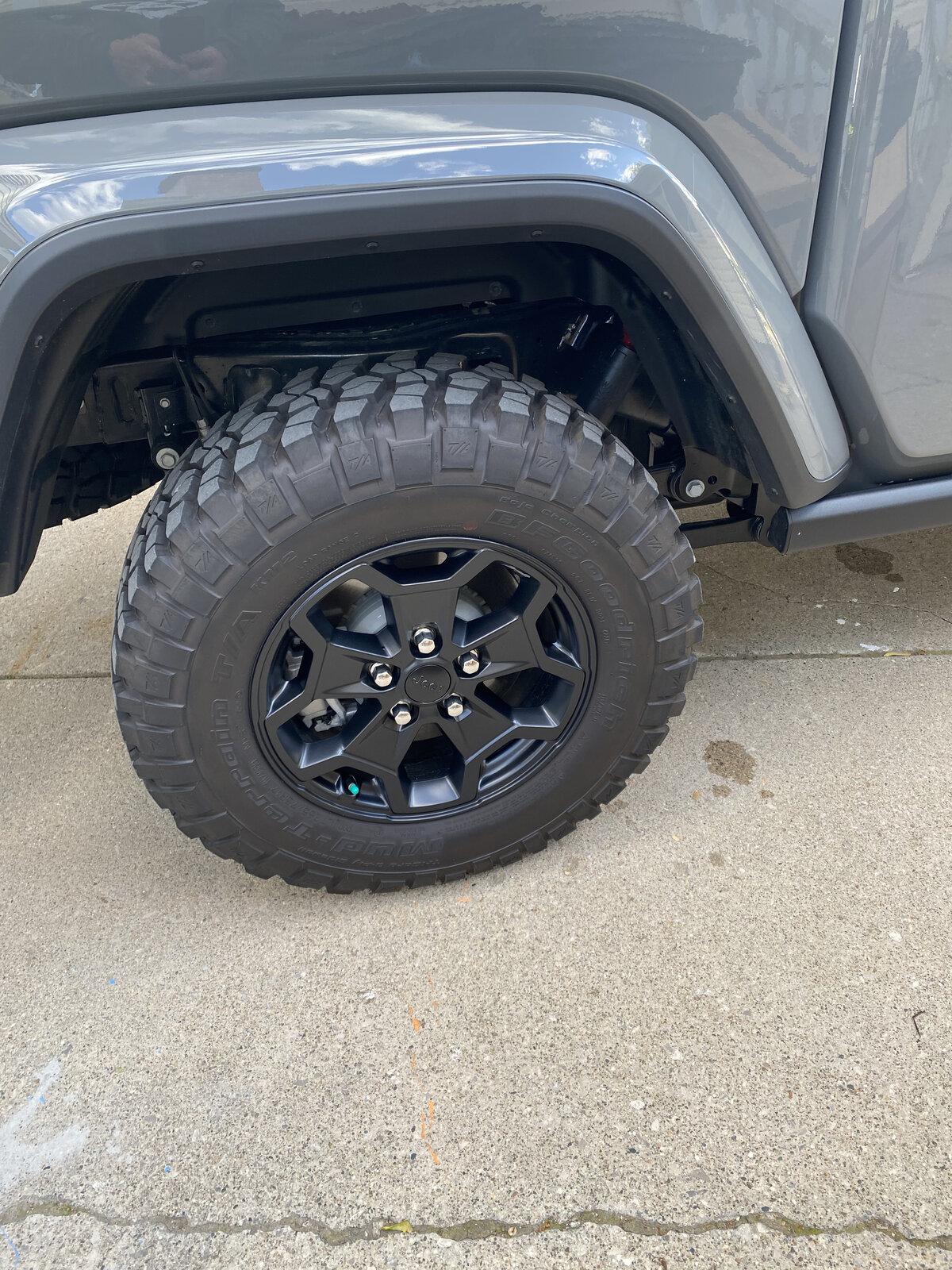 Jeep Gladiator I’m selling my stock wheels and tires! Open to offers A0BED239-74C3-435D-9F18-458CF8561567