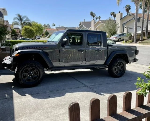 Jeep Gladiator MOJAVE Edition Gladiator JT Club 53FCF683-689D-4F10-A59F-214460BD5498
