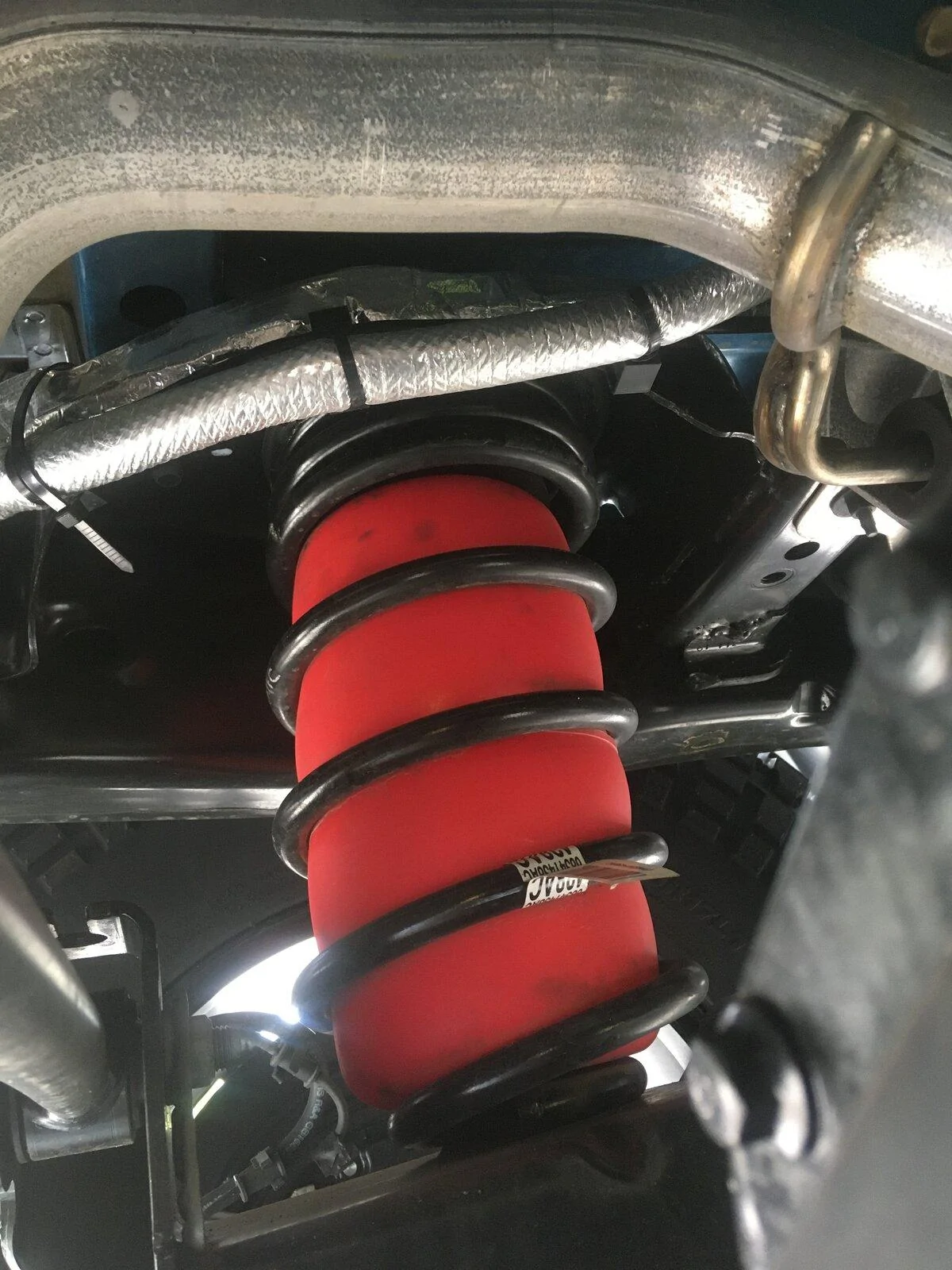 Jeep Gladiator Air Lift bag size in JTSports with Lift 5E9FABC9-EE6E-4F14-95F8-3FB3950F2682