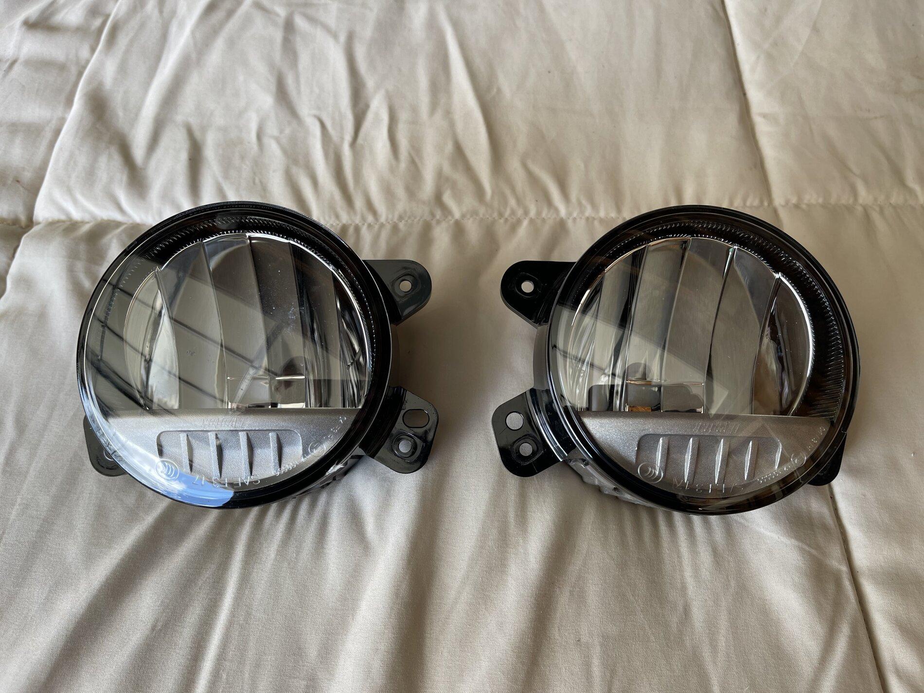 Jeep Gladiator Mopar OEM LED Fogs (82215163) 9E46FF59-62CE-4B9A-839A-DAEE721838CF