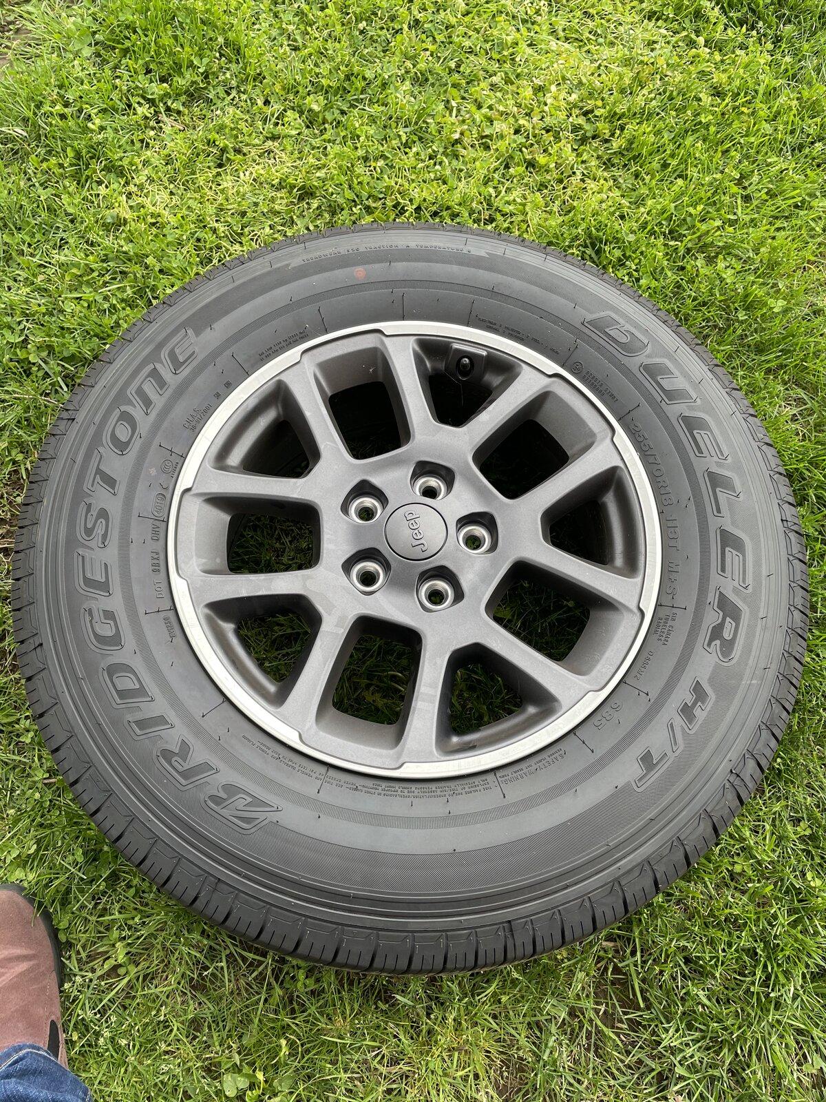 Jeep Gladiator 2020 Jeep Gladiator Overland wheels/tires for sale 3C746F16-C87E-4D81-B112-BF980C62FB4F