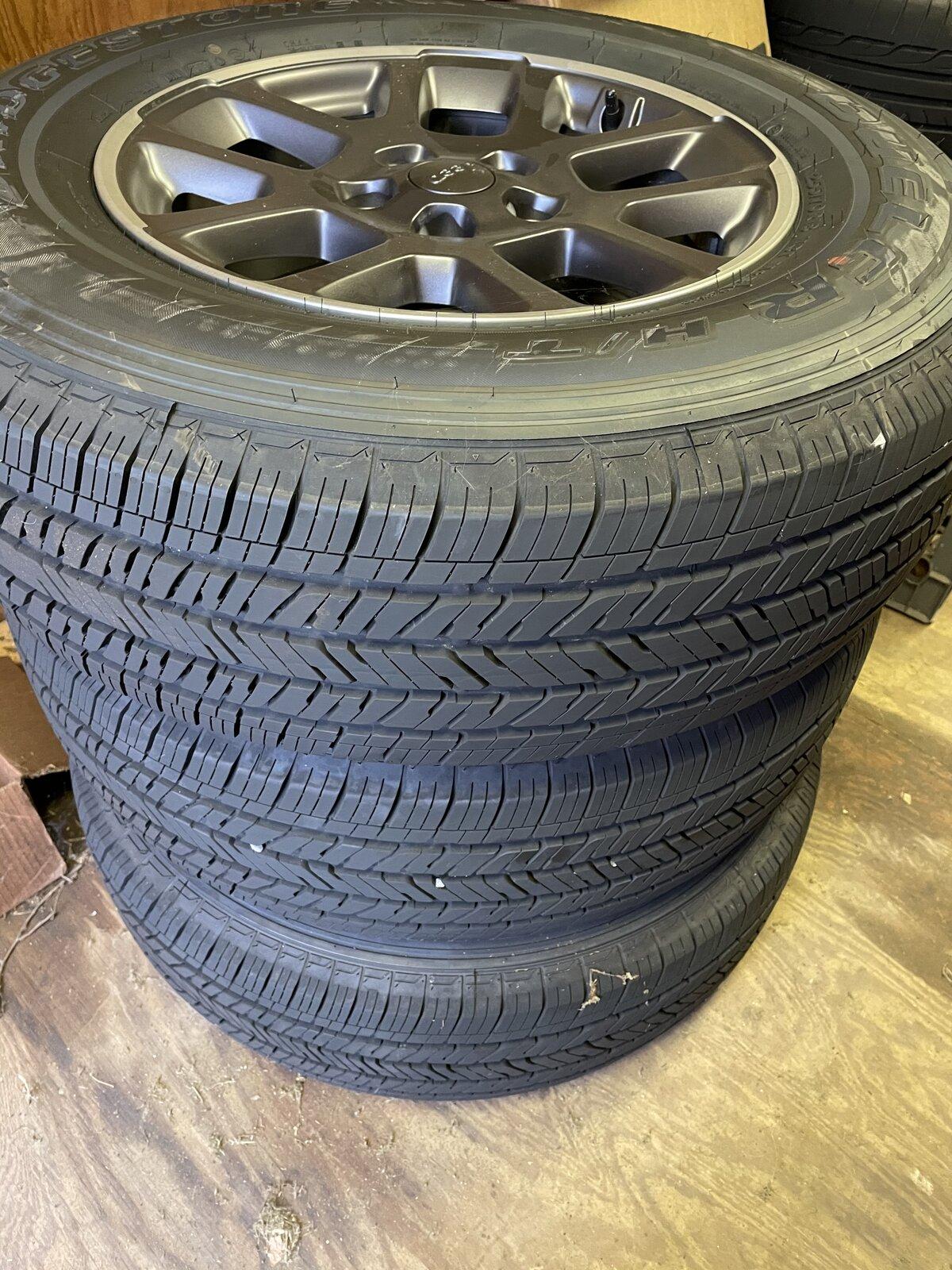 Jeep Gladiator 2020 Jeep Gladiator Overland wheels/tires for sale EC1CAC96-F10C-484E-8BFA-94CD6AB4A7A3