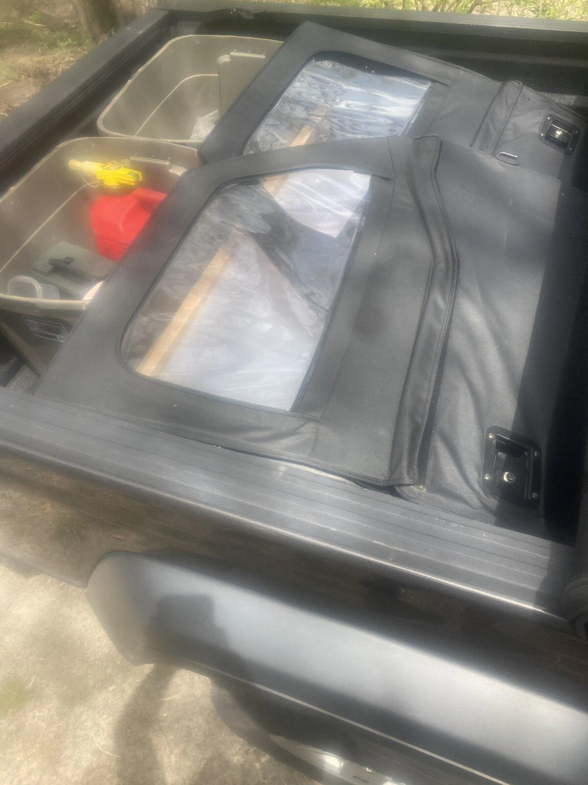 Jeep Gladiator Onboard Door Storage 1E4CF543-44F8-4366-8086-652969310DCA