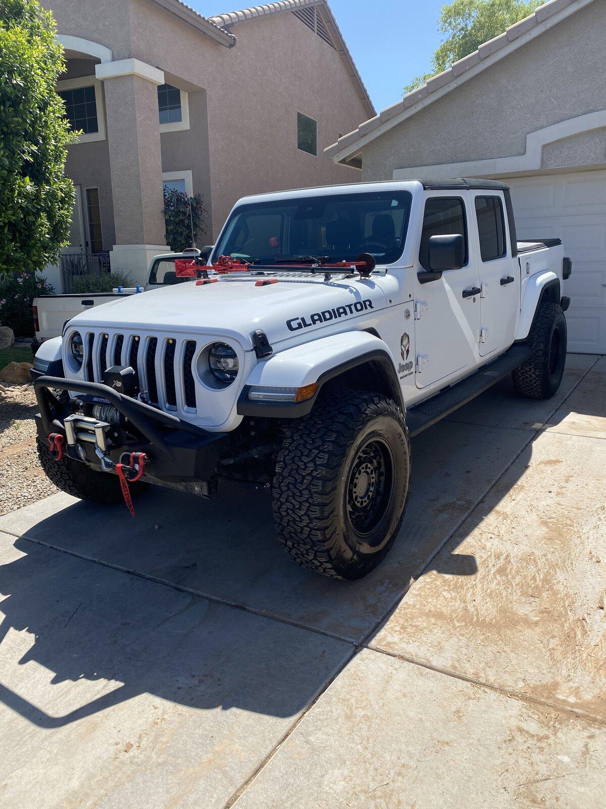 Jeep Gladiator BRIGHT WHITE Gladiator JT Club E3BE89AD-EDE9-4270-AE11-457515C9941F