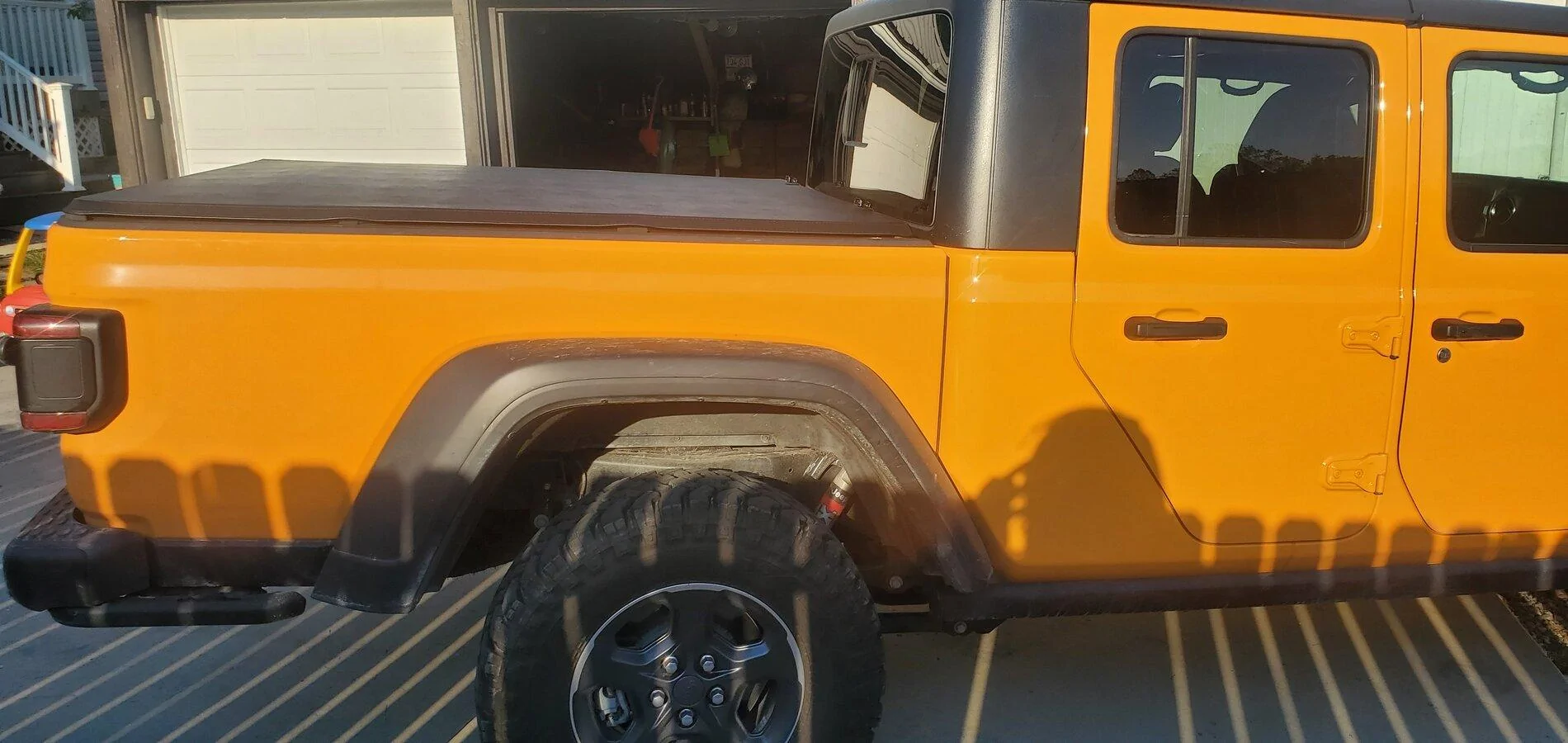Jeep Gladiator Mopar tri-fold tonneau cover - Install Woes 20210516_183614