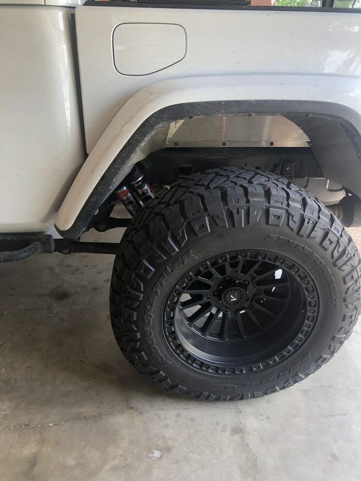 Jeep Gladiator BRIGHT WHITE Gladiator JT Club 87AA6474-9CB9-4BE4-8DBE-6ED3328523E2