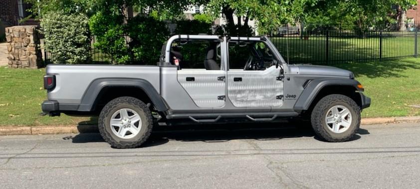 Jeep Gladiator Any photos of JCR Half Doors on JT? JCR Side