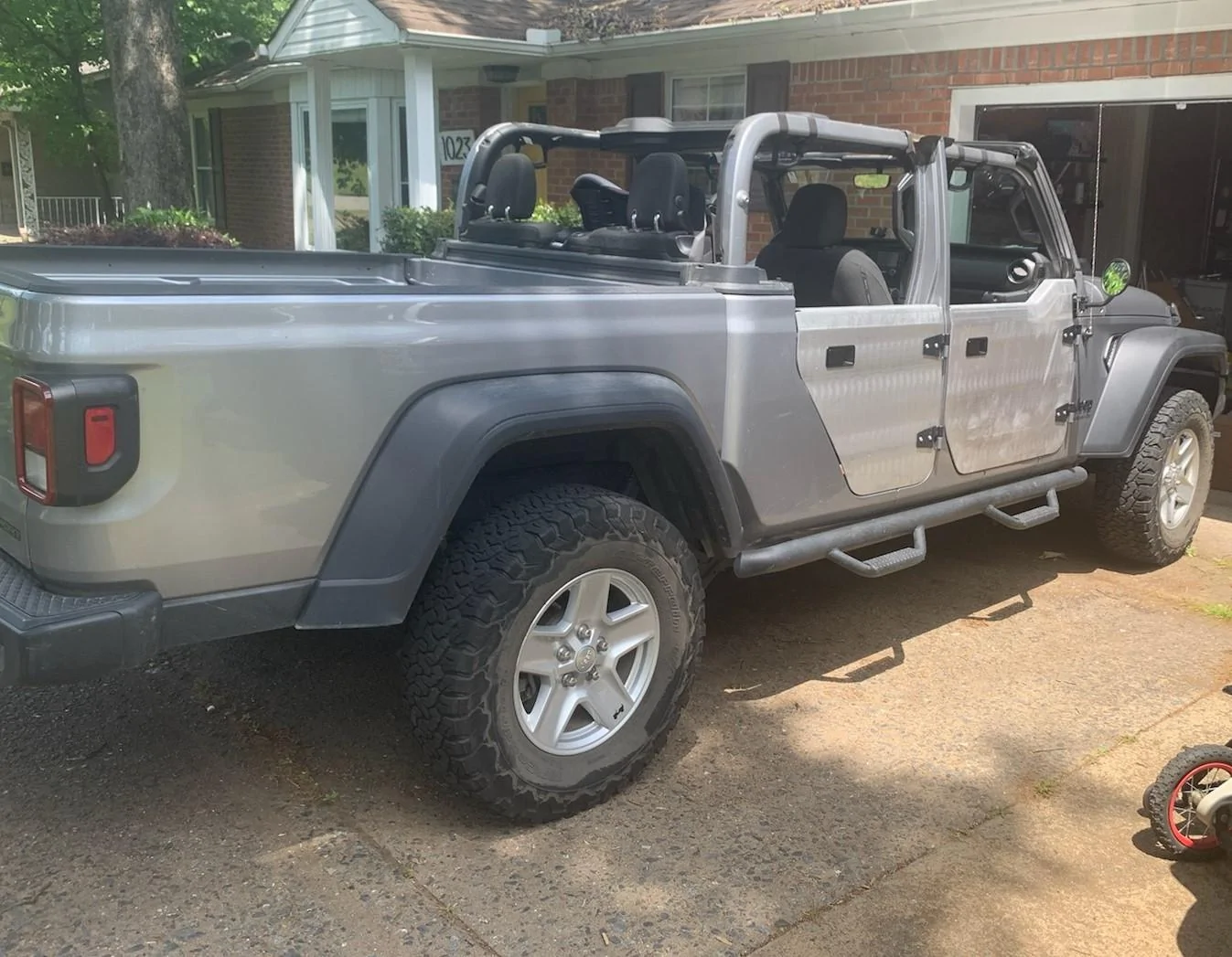 Jeep Gladiator Any photos of JCR Half Doors on JT? JCR Quarter