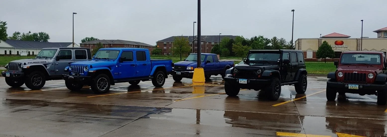 Jeep Gladiator Jeeps Parking Next To Jeeps 20210517_092714