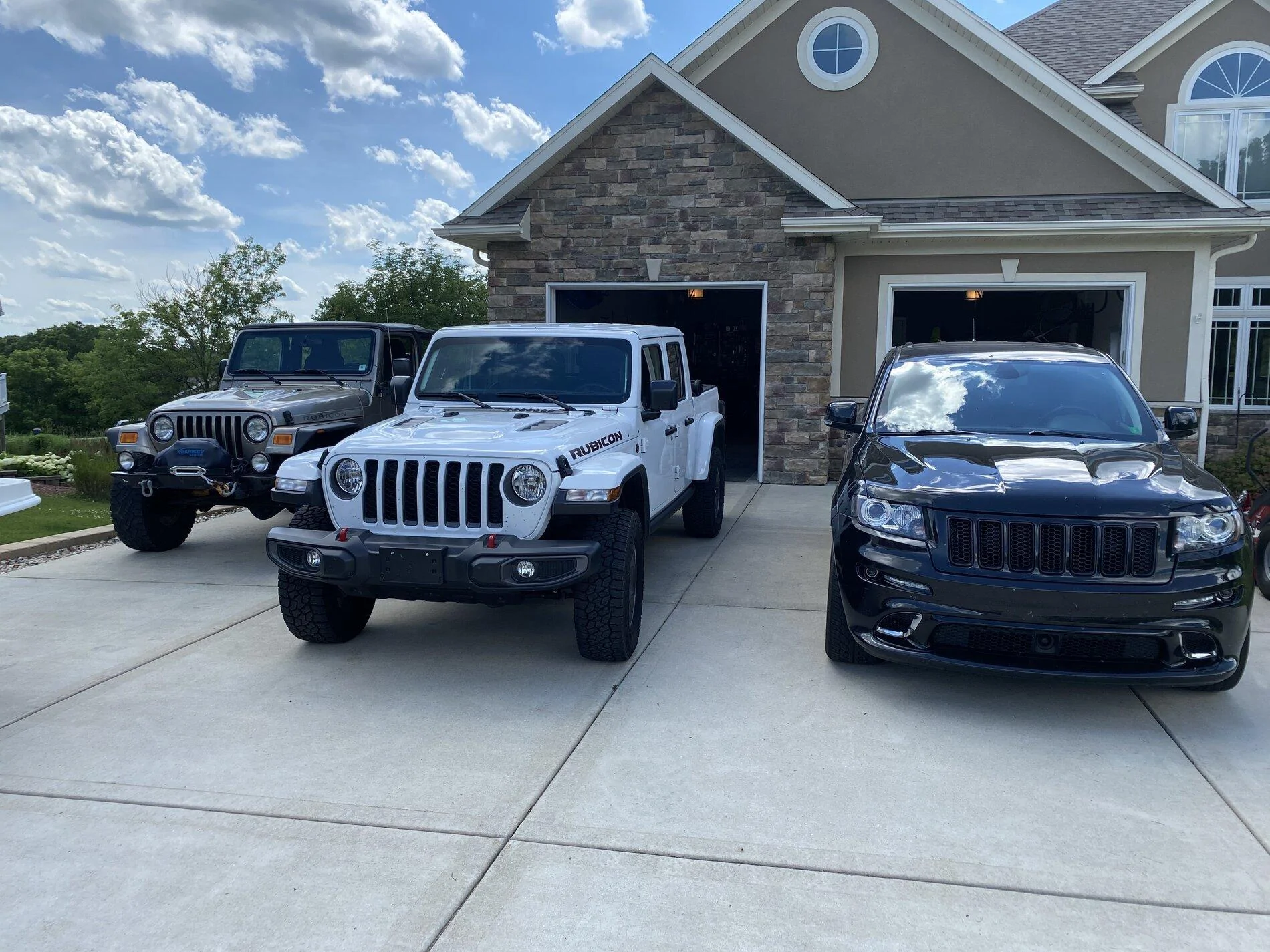 Jeep Gladiator Three Jeeps now.... 0782E47E-525B-45C1-8192-ED23F1291816