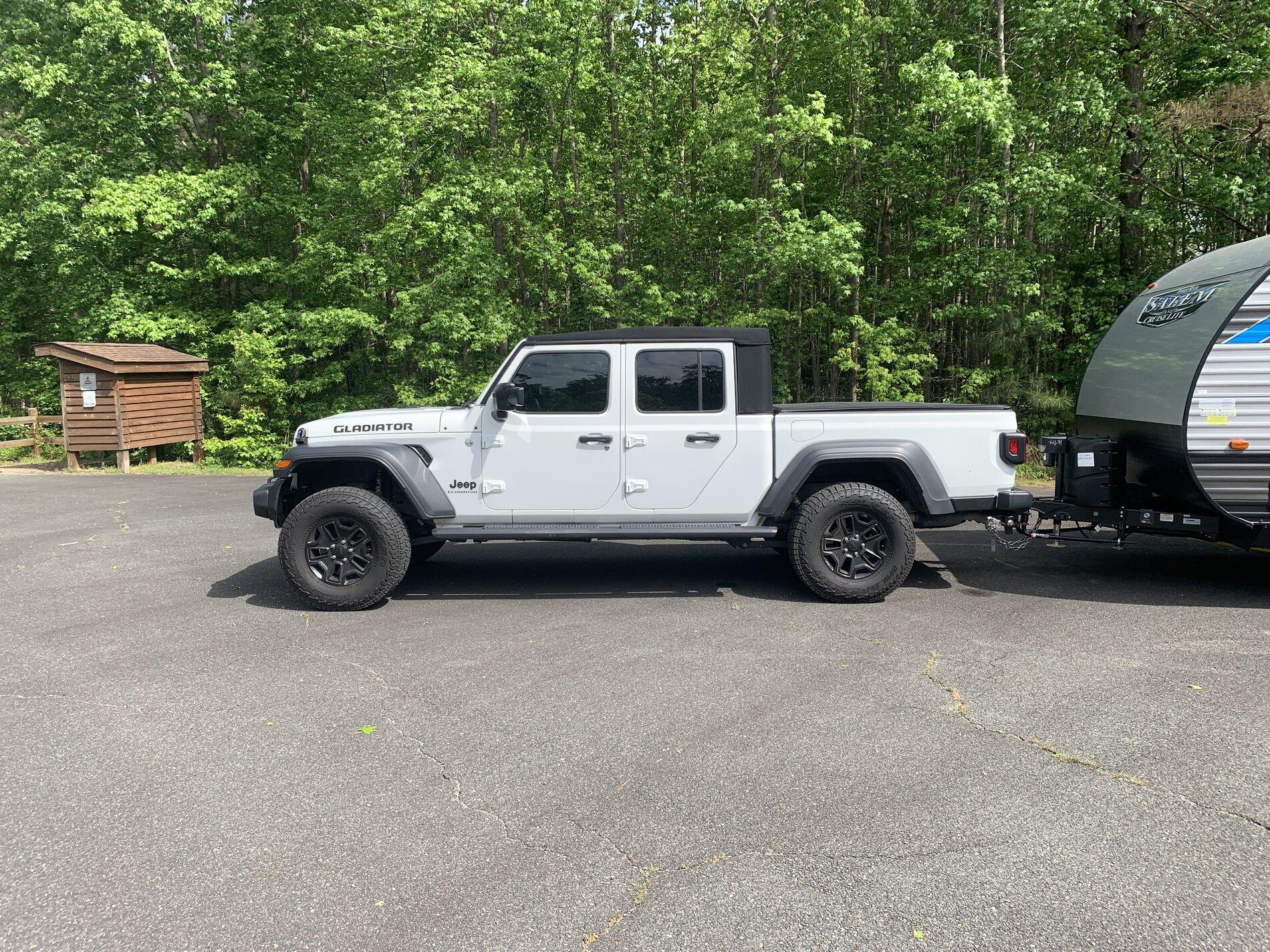 Jeep Gladiator show me your max tow. D94E6D58-DBB5-4F2B-A287-0B1BFFD77F91