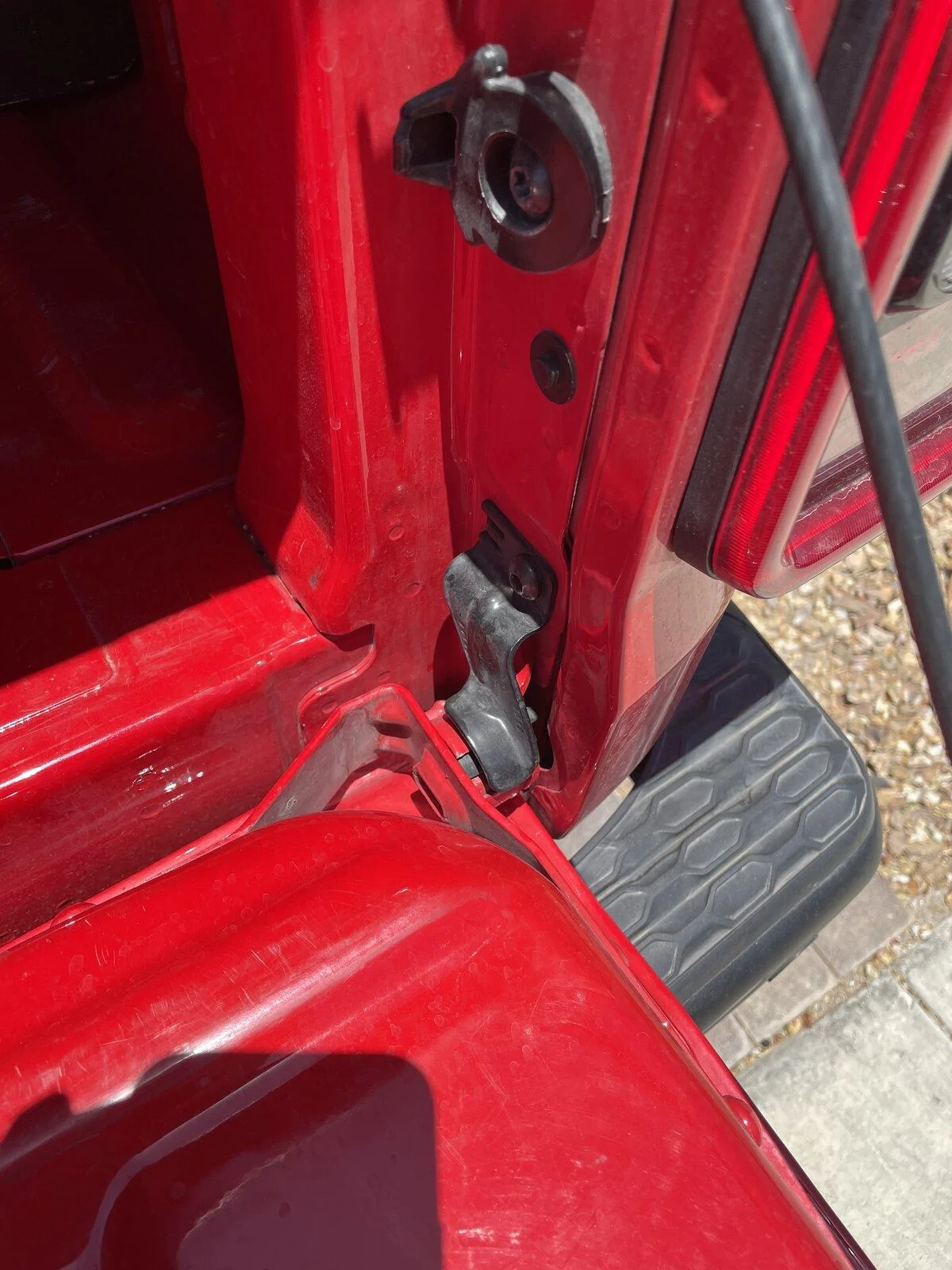 Jeep Gladiator I’m an idiot can someone take a pic of their tailgate bracket IMG_0758