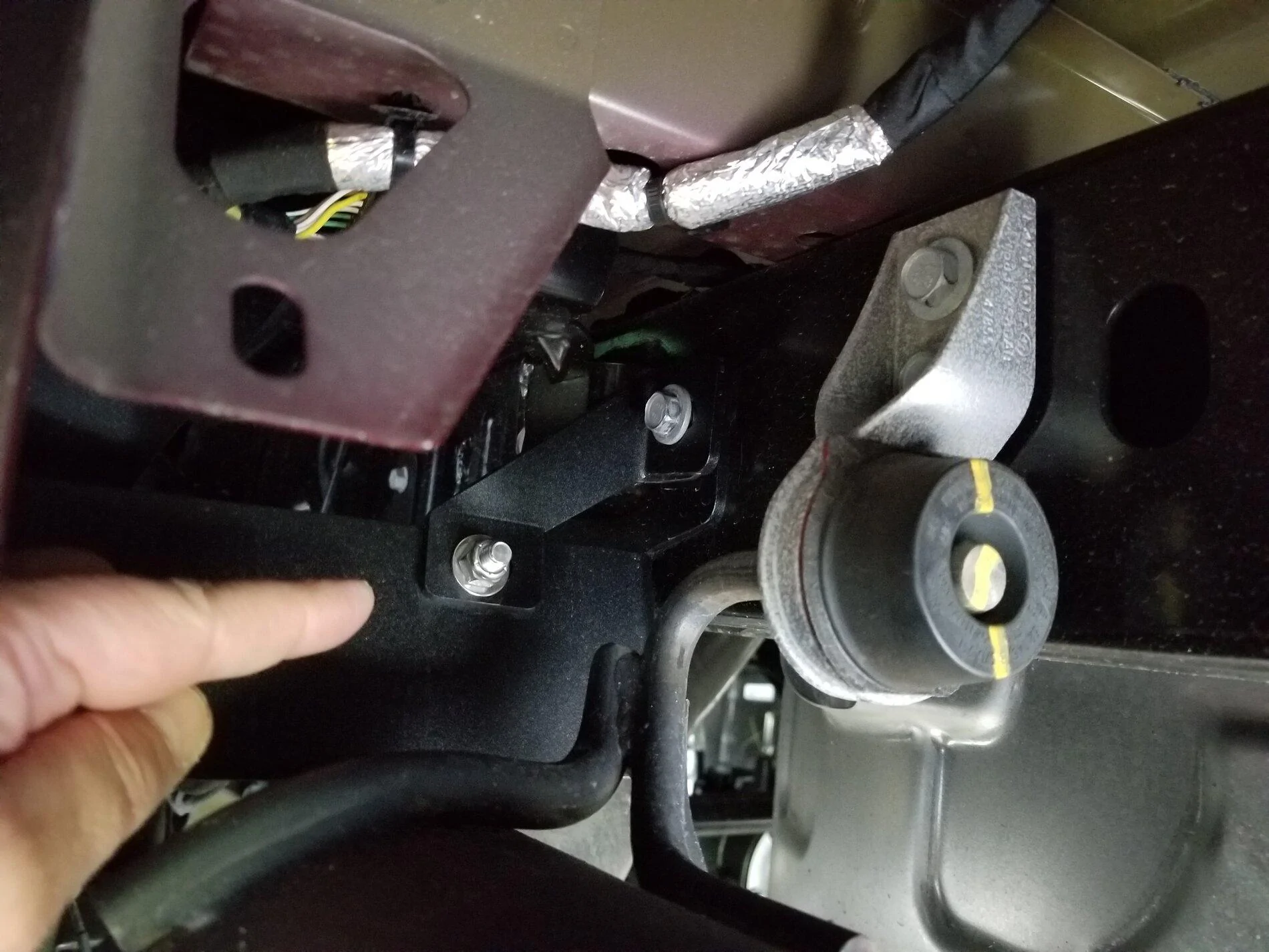 Jeep Gladiator I’m an idiot can someone take a pic of their tailgate bracket 20210518_172000