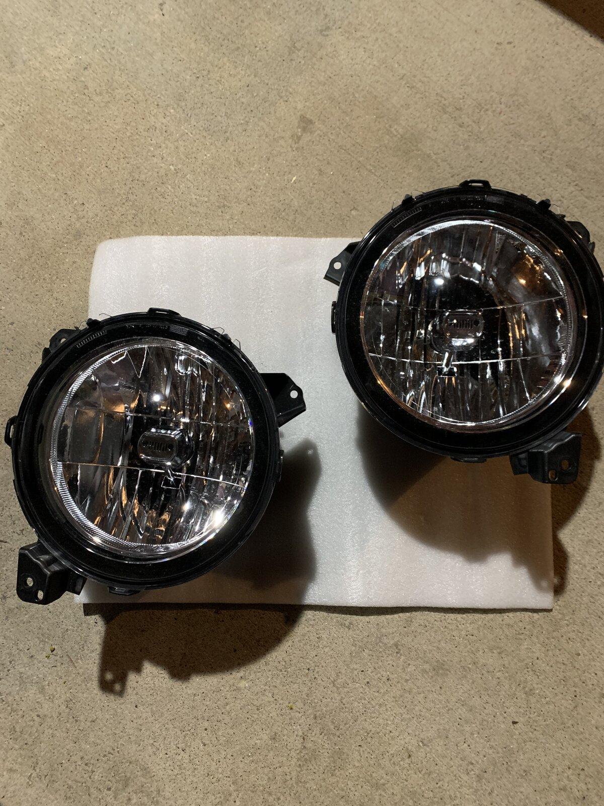 Jeep Gladiator Full Set of Front Halogen Lights IMG_0036.JPG
