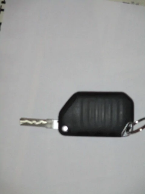 Jeep Gladiator Dumb question - Manual Locks? key2