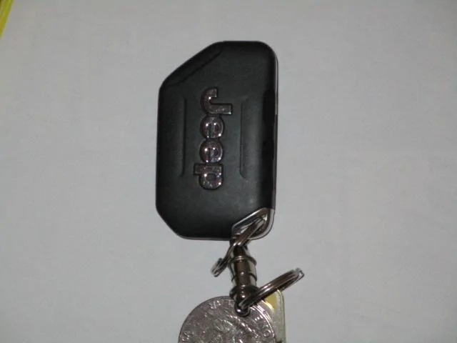 Jeep Gladiator Dumb question - Manual Locks? key1