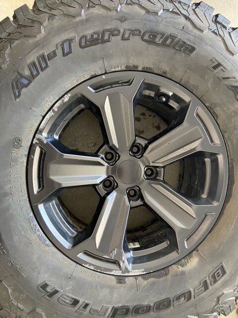 Jeep Gladiator Set of five BF Goodrich T/A KO2 315/70/17 and Quadratec Recon Wheels tire4