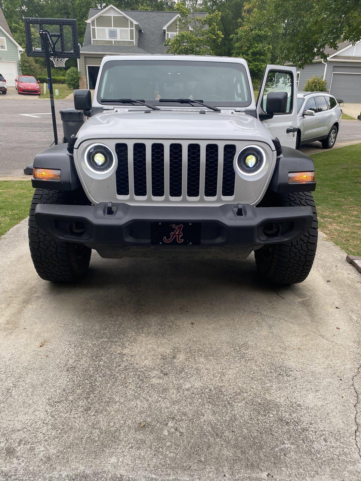 Jeep Gladiator BRIGHT WHITE Gladiator JT Club 9E57FEE7-CD5F-4478-8D98-4C96F3B8584F