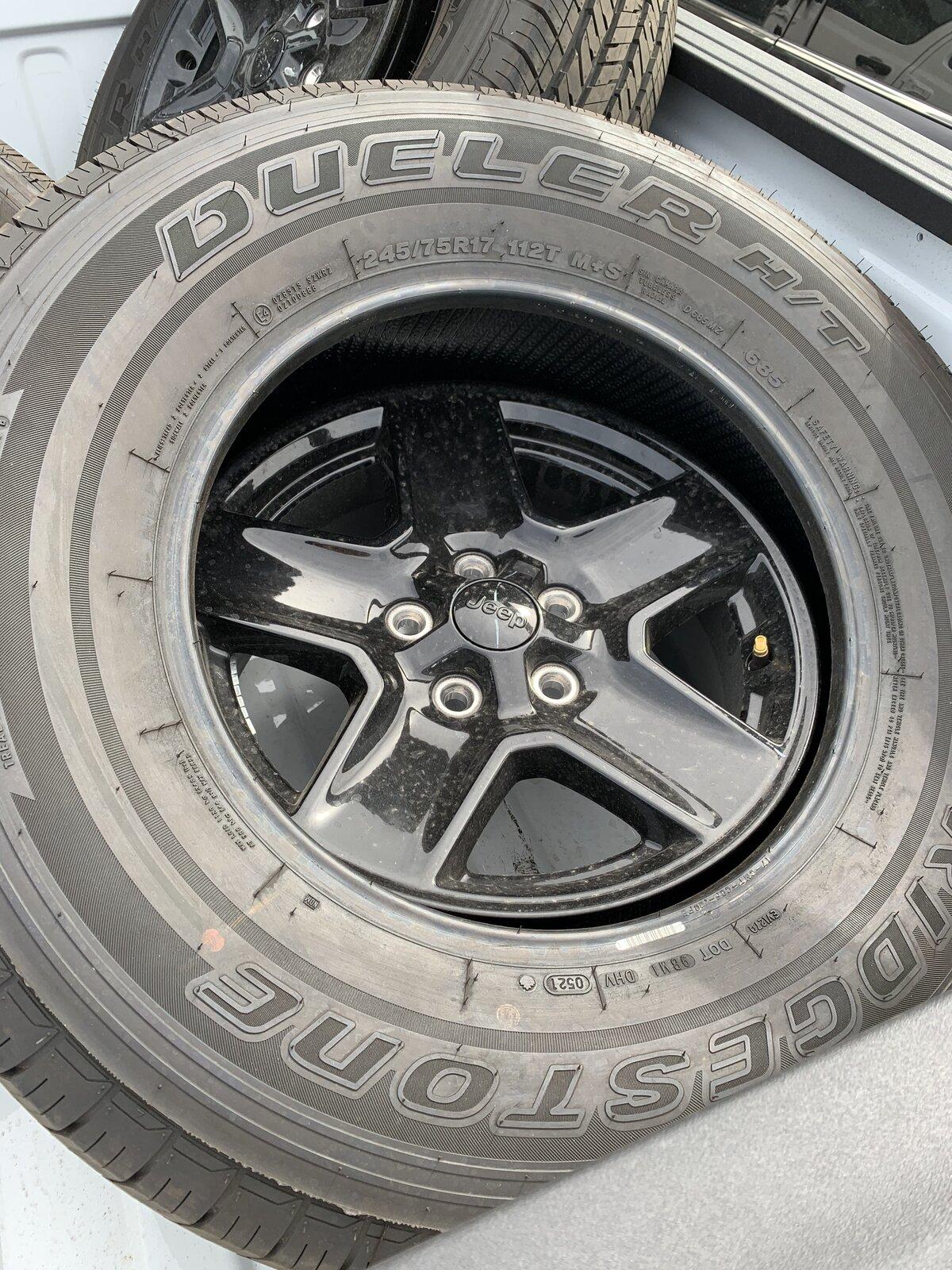 Jeep Gladiator Stock Gloss Black Sport Wheels and Tires Brand New! E6764461-BFAE-485D-9E70-944AAEF6AF66