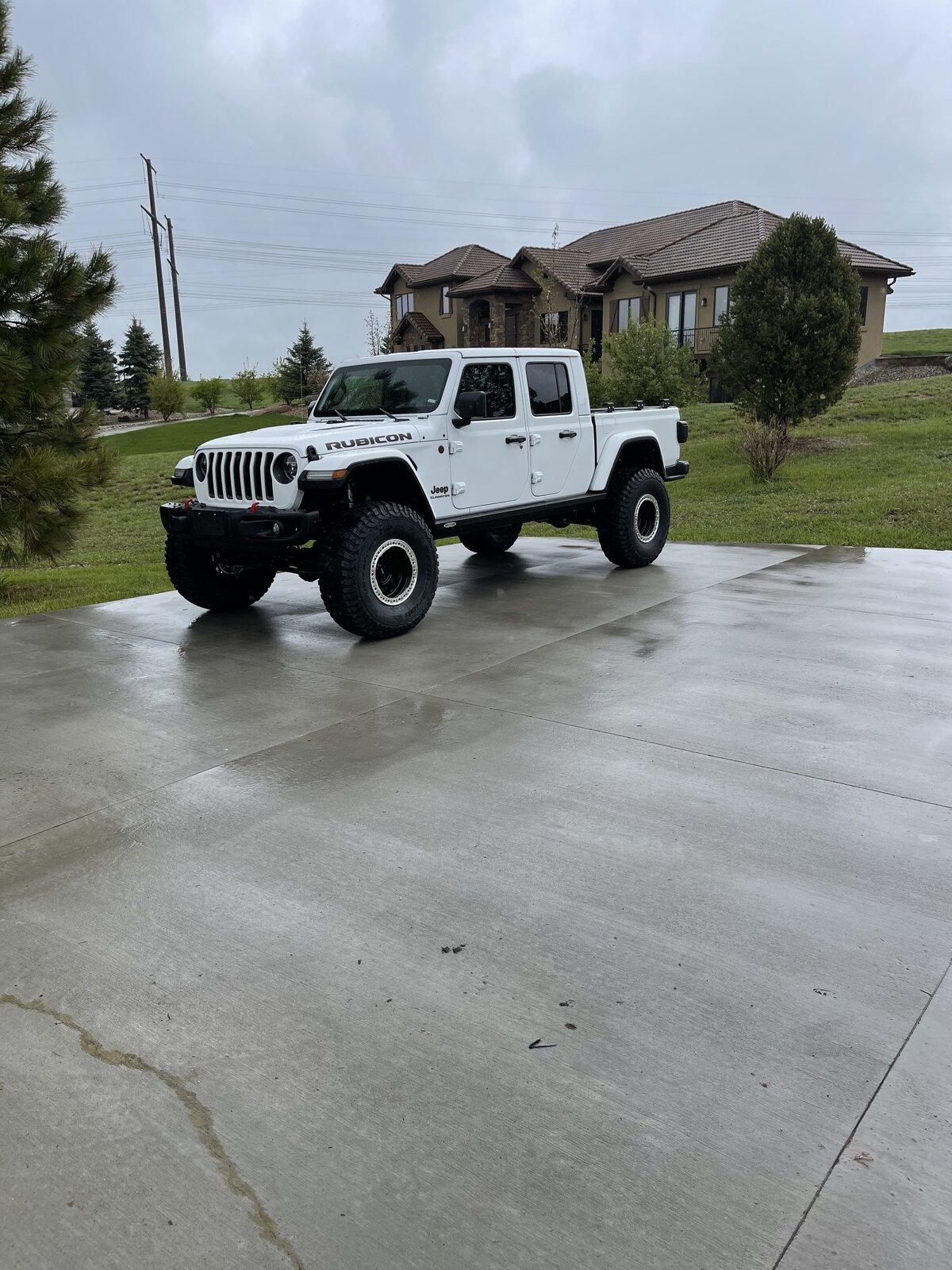 Jeep Gladiator BRIGHT WHITE Gladiator JT Club B42D4023-ECE7-4D30-A6F8-21265B07AA29